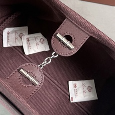 Loro piana 诺悠翩雅 Ghiera Shopper 小号购物袋 紫色帆布 采用粒面皮革精制而成,超大容量设计, Loro piana 诺悠翩雅 Ghiera Shopper 小号购物袋 紫色帆布 采用粒面皮革精制而成,超大容量设计,