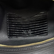 Loro piana Extra Bag L23手袋 款号:FAQ2126 颜色:黑色蜥蜴纹 作为一款小巧精致的优雅配饰 Loro piana Extra Bag L23手袋 款号:FAQ2126 颜色:黑色蜥蜴纹 作为一款小巧精致的优雅配饰
