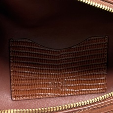 Loro piana Extra Bag L23手袋 款号:FAQ2126 颜色:酒红色蜥蜴纹 作为一款小巧精致的优雅配 Loro piana Extra Bag L23手袋 款号:FAQ2126 颜色:酒红色蜥蜴纹 作为一款小巧精致的优雅配
