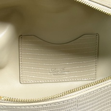 Loro piana Extra Bag L23手袋 款号:FAQ2126 颜色:杏色蜥蜴纹 作为一款小巧精致的优雅配饰 Loro piana Extra Bag L23手袋 款号:FAQ2126 颜色:杏色蜥蜴纹 作为一款小巧精致的优雅配饰