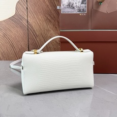 Loro piana Extra Bag L23手袋 款号:FAQ2126 颜色:嫩白色蜥蜴纹 作为一款小巧精致的优雅配 Loro piana Extra Bag L23手袋 款号:FAQ2126 颜色:嫩白色蜥蜴纹 作为一款小巧精致的优雅配