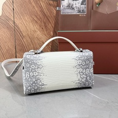 Loro piana Extra Bag L23手袋 款号:FAQ2126 颜色:喜马拉雅蜥蜴纹 作为一款小巧精致的优雅 Loro piana Extra Bag L23手袋 款号:FAQ2126 颜色:喜马拉雅蜥蜴纹 作为一款小巧精致的优雅