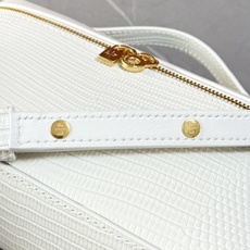 Loro piana Extra Pocket L19手拿包 小牛皮/货号:FAI8393 颜色:嫩白色蜥蜴纹 产品详情 Loro piana Extra Pocket L19手拿包 小牛皮/货号:FAI8393 颜色:嫩白色蜥蜴纹 产品详情