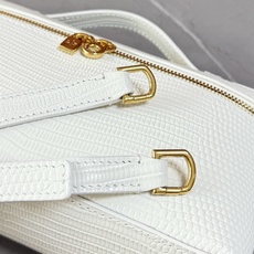 Loro piana Extra Pocket L19手拿包 小牛皮/货号:FAI8393 颜色:嫩白色蜥蜴纹 产品详情 Loro piana Extra Pocket L19手拿包 小牛皮/货号:FAI8393 颜色:嫩白色蜥蜴纹 产品详情
