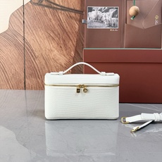 Loro piana Extra Pocket L19手拿包 小牛皮/货号:FAI8393 颜色:嫩白色蜥蜴纹 产品详情 Loro piana Extra Pocket L19手拿包 小牛皮/货号:FAI8393 颜色:嫩白色蜥蜴纹 产品详情