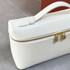 Loro piana Extra Pocket L19手拿包 小牛皮/货号:FAI8393 颜色:嫩白色蜥蜴纹 产品详情 Loro piana Extra Pocket L19手拿包 小牛皮/货号:FAI8393 颜色:嫩白色蜥蜴纹 产品详情
