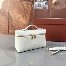 Loro piana Extra Pocket L19手拿包 小牛皮/货号:FAI8393 颜色:嫩白色蜥蜴纹 产品详情 Loro piana Extra Pocket L19手拿包 小牛皮/货号:FAI8393 颜色:嫩白色蜥蜴纹 产品详情