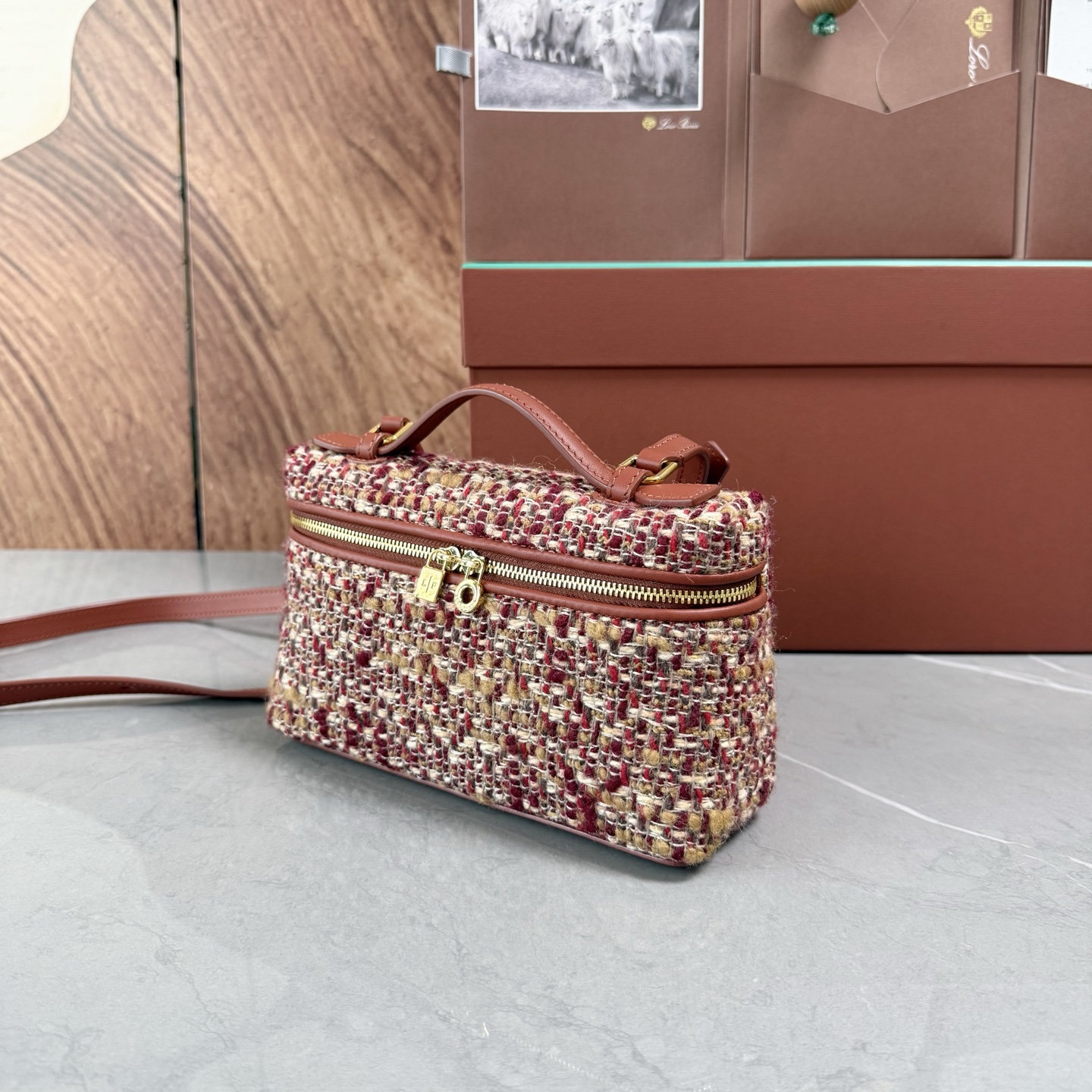 Loro piana Extra Pocket L19手拿包 小牛皮/货号:FAI8393 颜色：红色羊绒 产品详情 宽