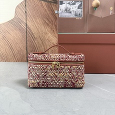 Loro piana Extra Pocket L19手拿包 小牛皮/货号:FAI8393 颜色:红色羊绒 产品详情 宽 Loro piana Extra Pocket L19手拿包 小牛皮/货号:FAI8393 颜色:红色羊绒 产品详情 宽