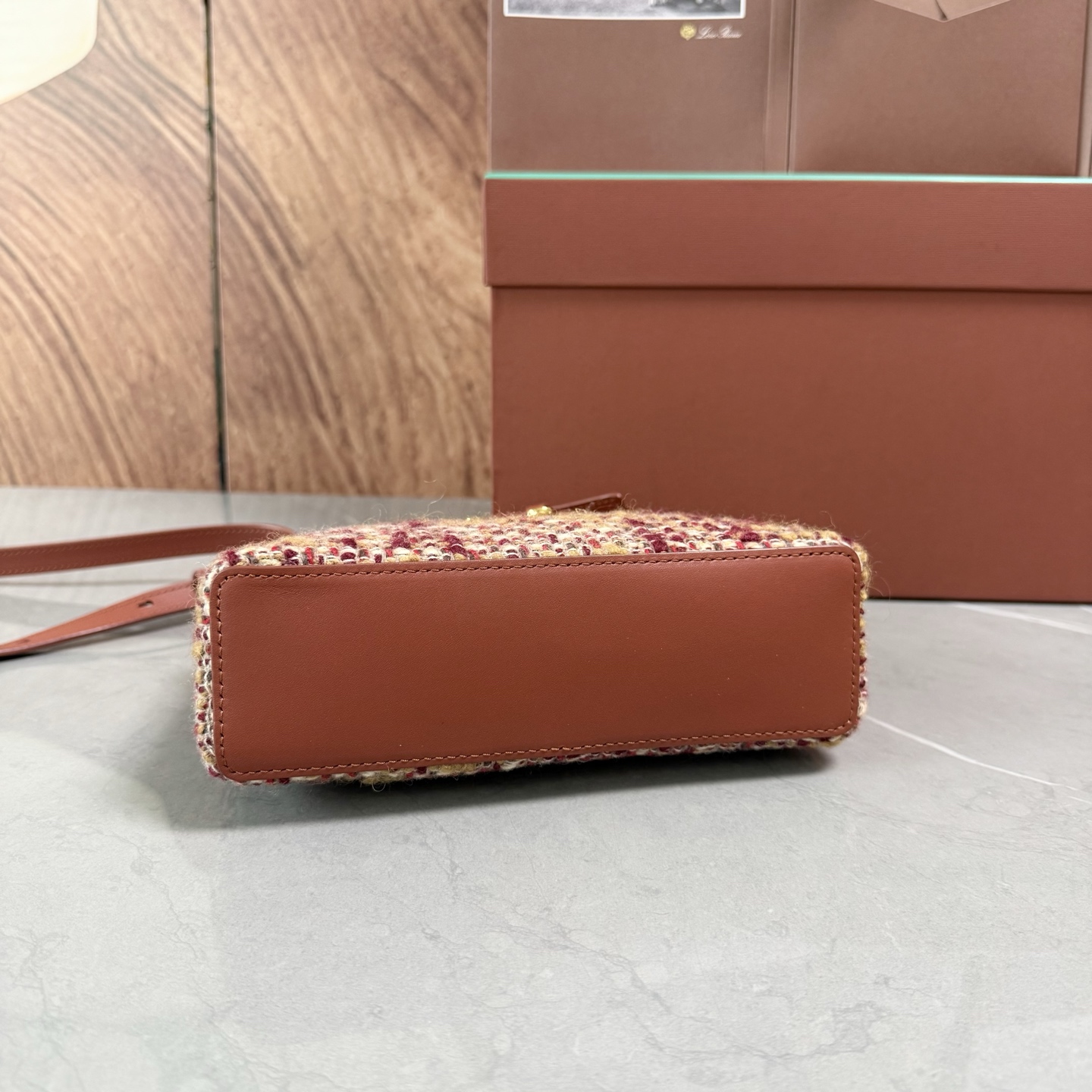 Loro piana Extra Pocket L19手拿包 小牛皮/货号:FAI8393 颜色：红色羊绒 产品详情 宽