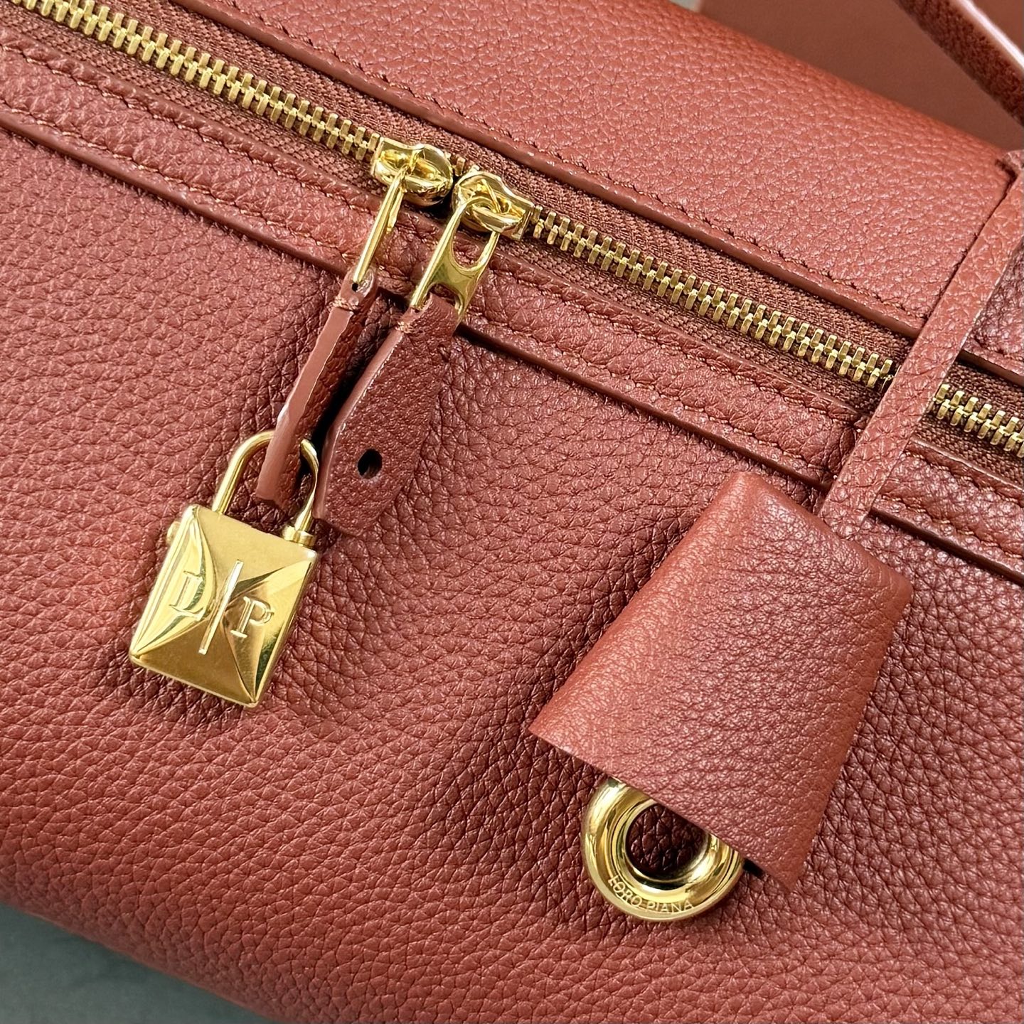 Lori piana诺悠翩雅 Extra Softy Bag L29手袋 颜色：酒红色 款号：FAW0113 Extra