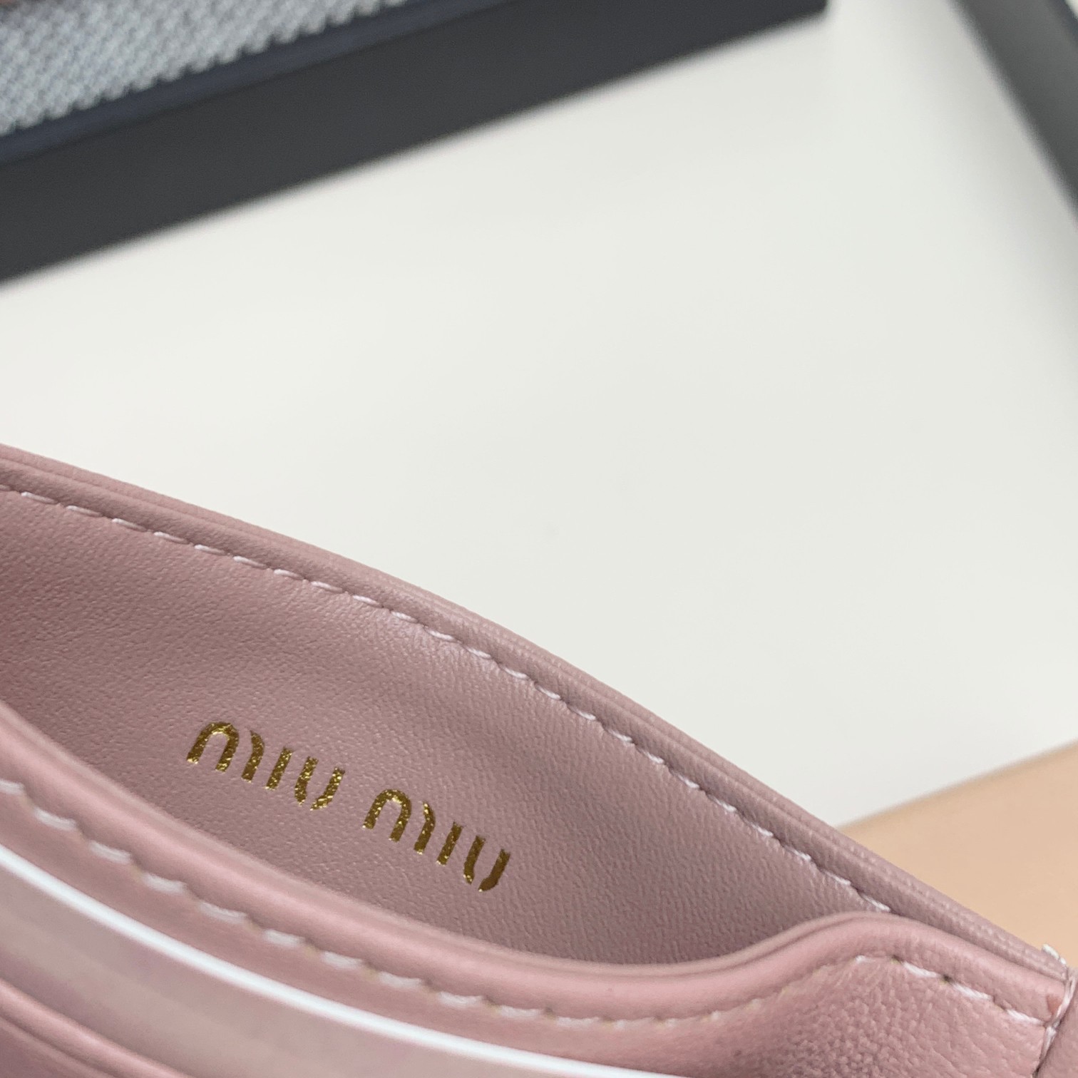 编号：506
品牌：miu miu 
颜色：黑色 粉色 蓝色
尺寸： 10*7*1
说明  miumiu