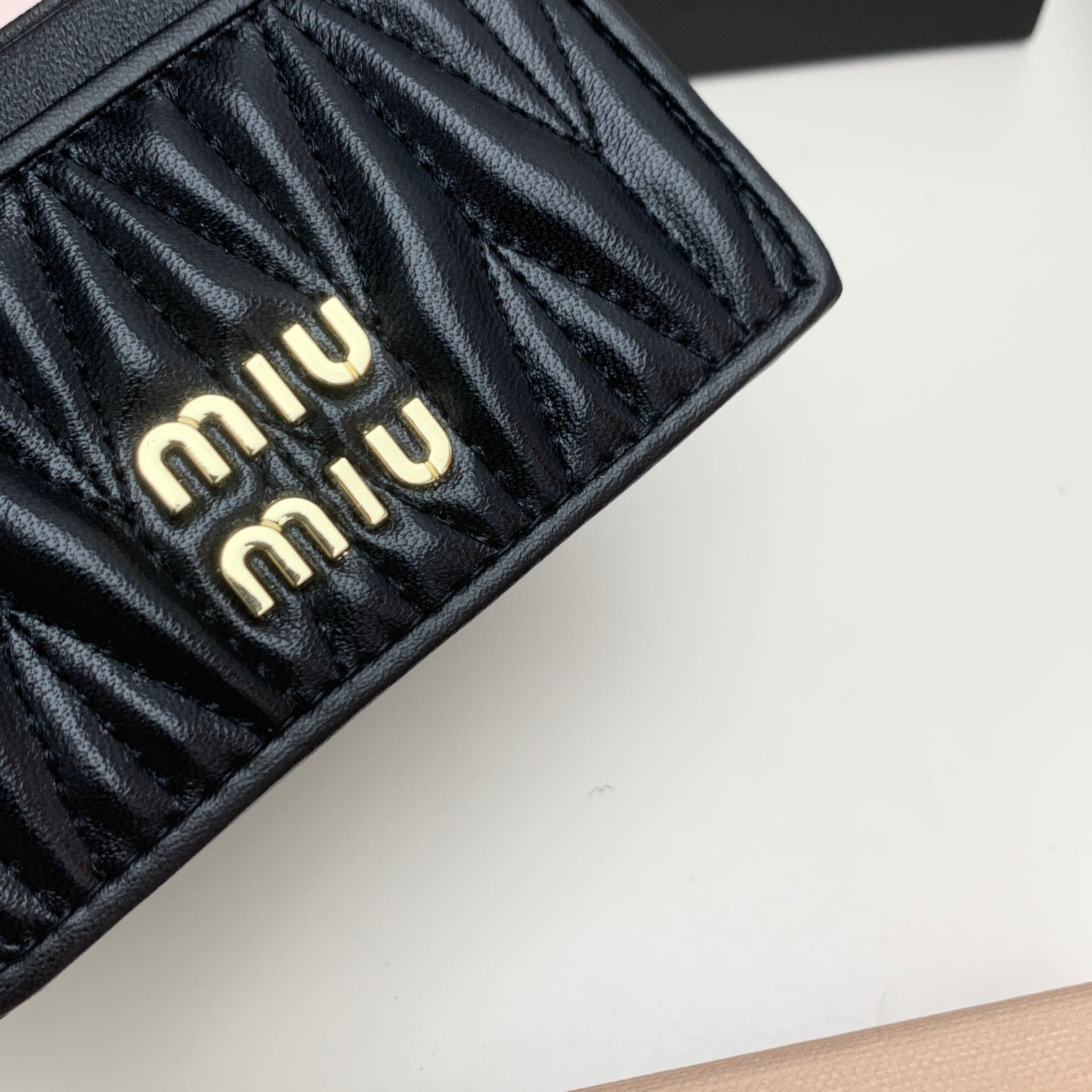 编号：506
品牌：miu miu 
颜色：黑色 粉色 蓝色
尺寸： 10*7*1
说明  miumiu