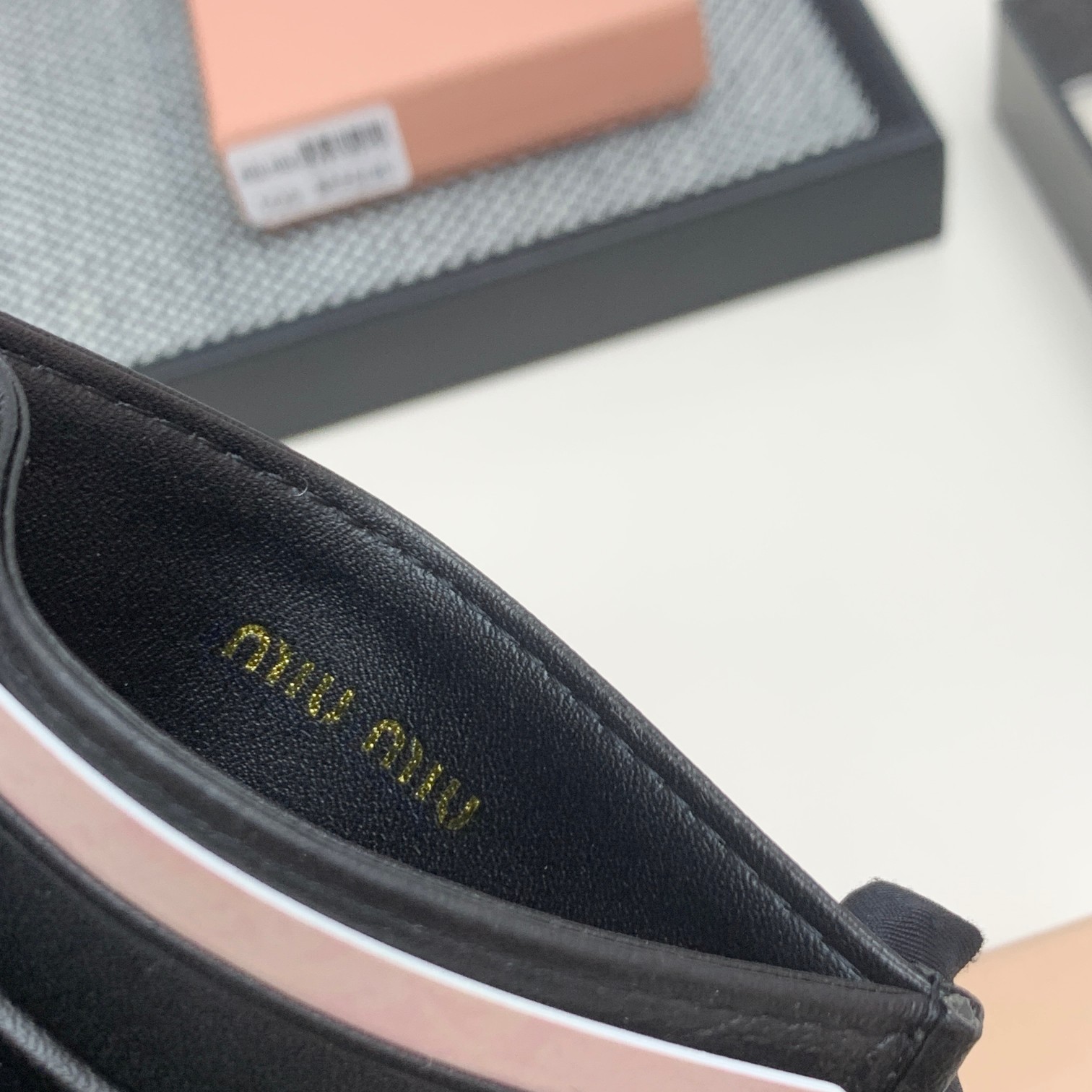 编号：506
品牌：miu miu 
颜色：黑色 粉色 蓝色
尺寸： 10*7*1
说明  miumiu
