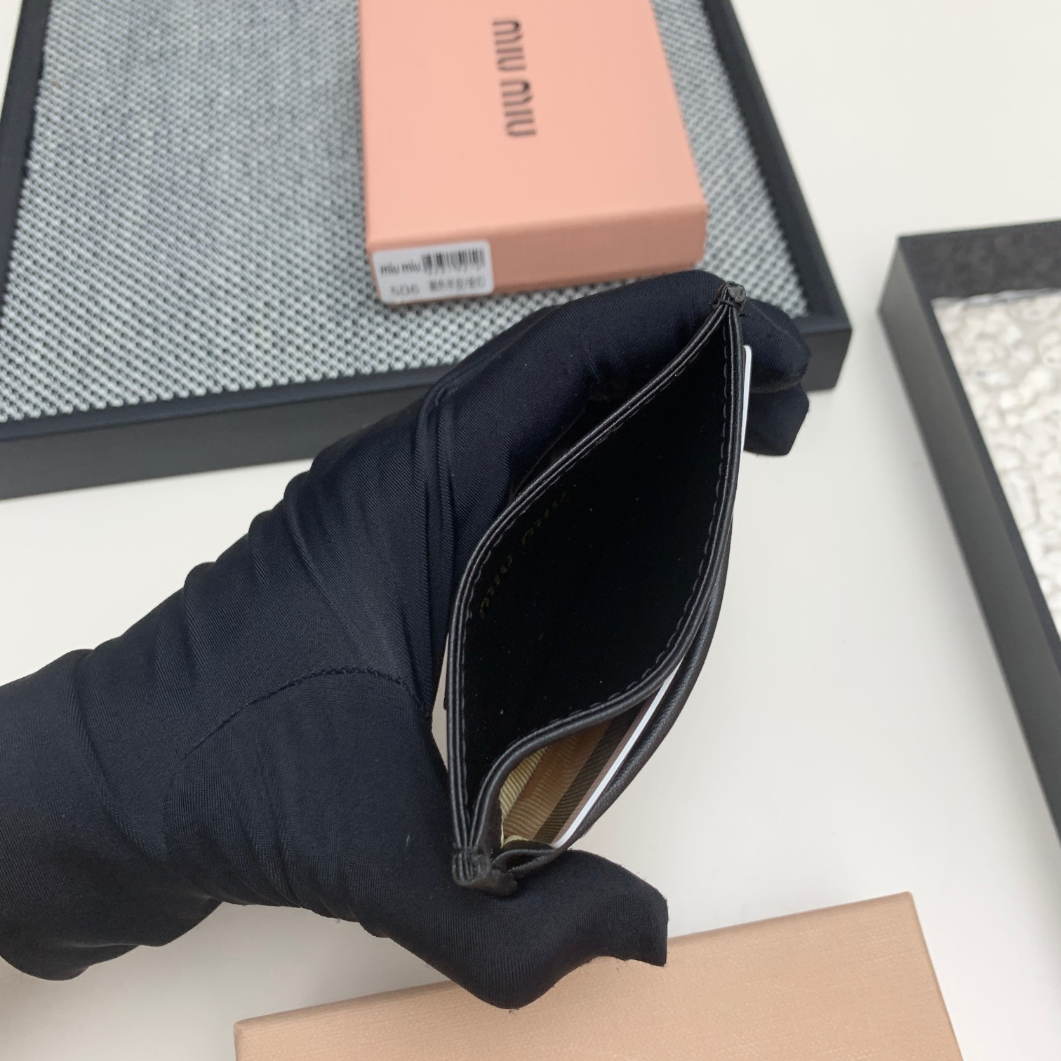 编号：506
品牌：miu miu 
颜色：黑色 粉色 蓝色
尺寸： 10*7*1
说明  miumiu