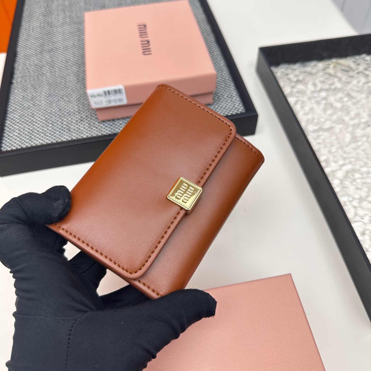 编号：512
品牌：miu miu 
颜色：黑色 粉色 蓝色 红色 棕色
尺寸： 10*8.*2
说明 