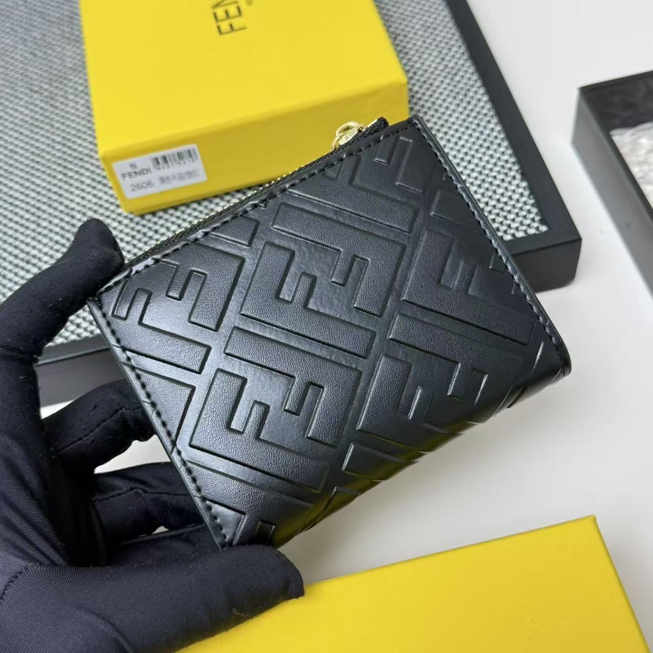 FENDI 芬迪 Baguette 法棍包 金标Logo 老花FF压纹 纳帕皮革 双折钱包钱夹 中号 女