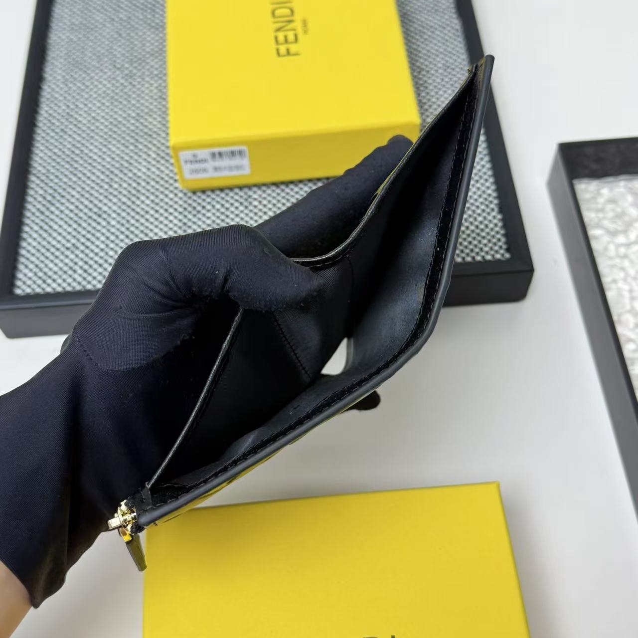 FENDI 芬迪 Baguette 法棍包 金标Logo 老花FF压纹 纳帕皮革 双折钱包钱夹 中号 女