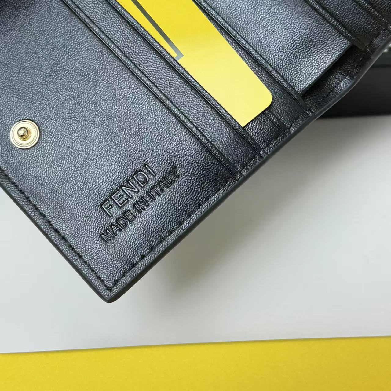 FENDI 芬迪 Baguette 法棍包 金标Logo 老花FF压纹 纳帕皮革 双折钱包钱夹 中号 女