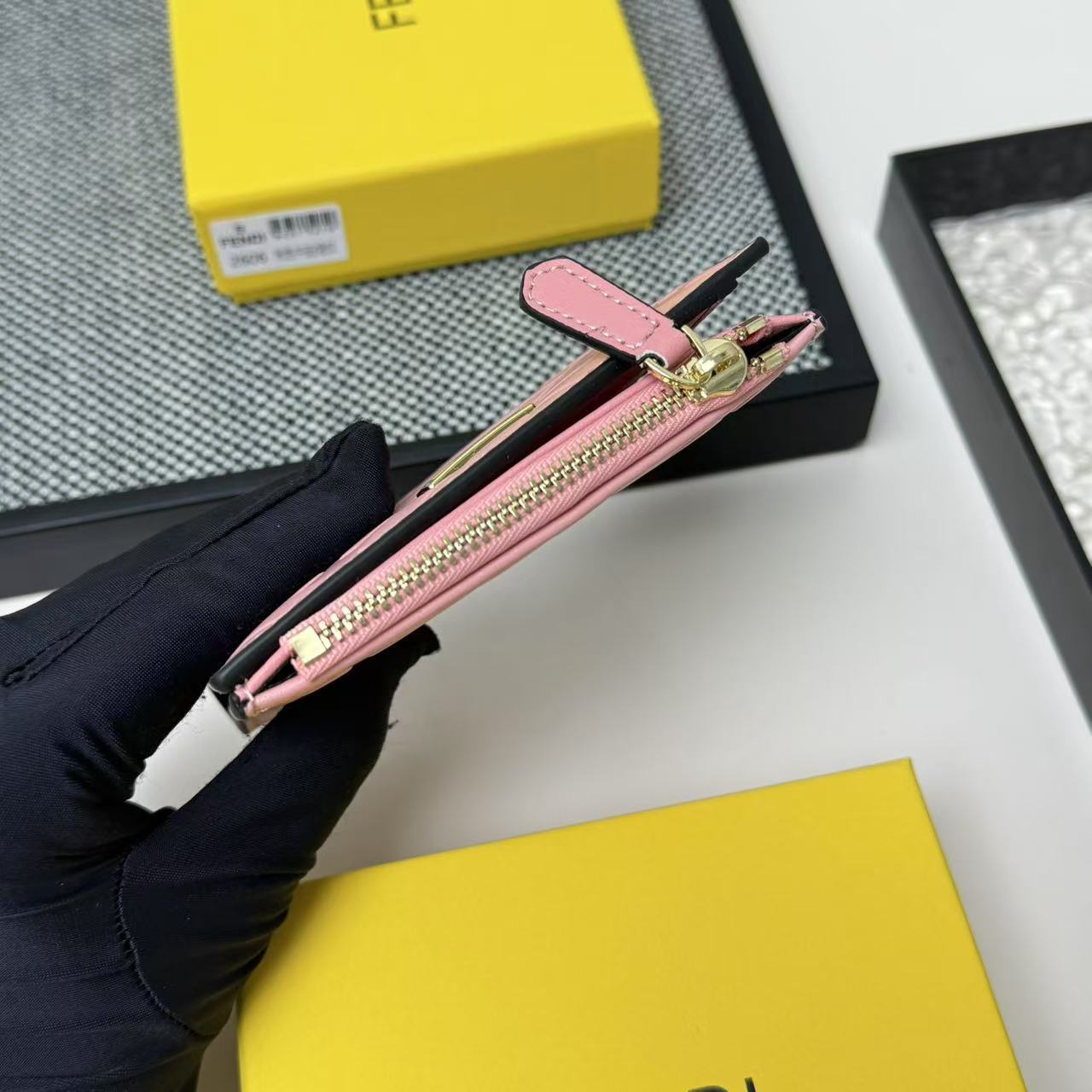 FENDI 芬迪 Baguette 法棍包 金标Logo 老花FF压纹 纳帕皮革 双折钱包钱夹 中号 女