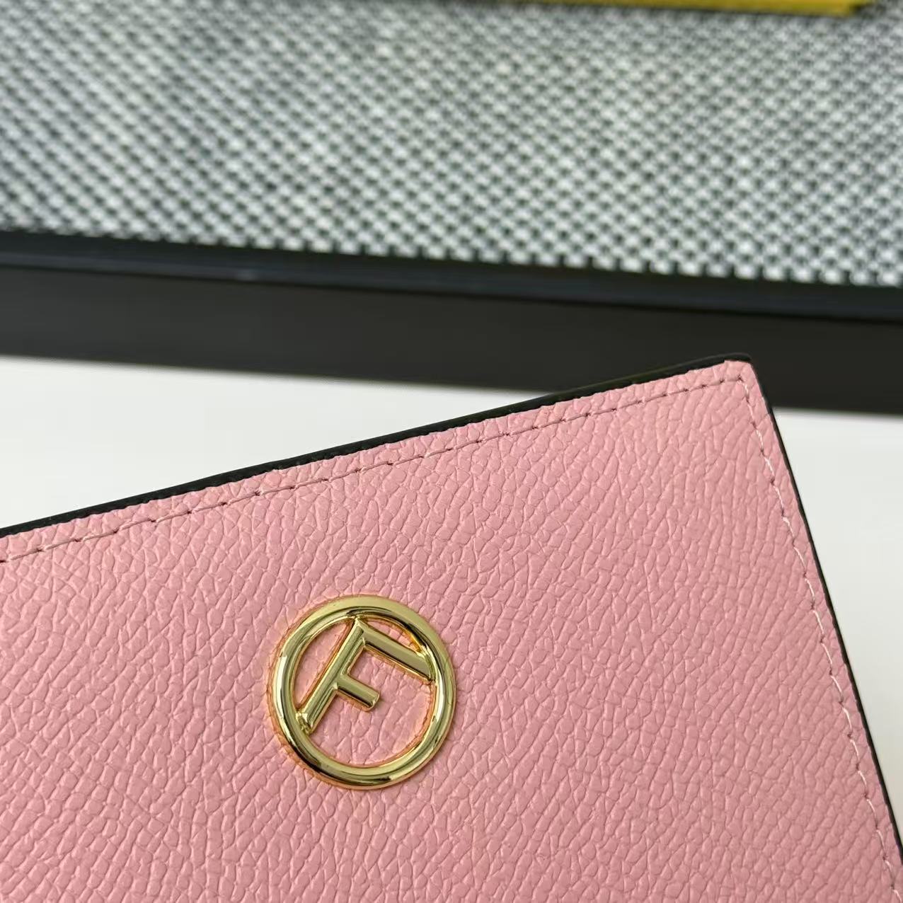 FENDI芬迪 F is Fendi 金标Logo双折翻盖 小牛皮 钱包卡包 女款 黑色,粉色,灰色,棕