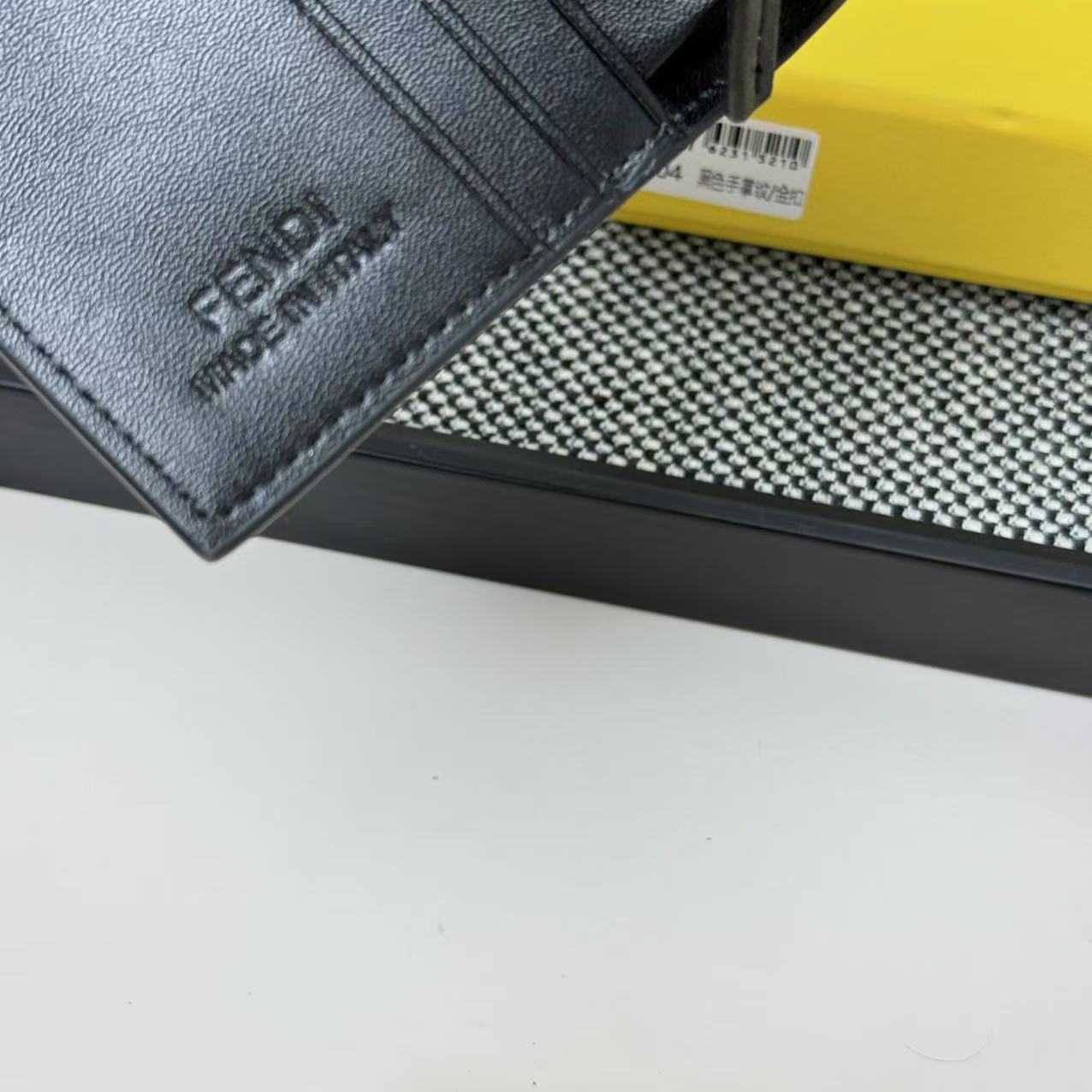 FENDI芬迪 F is Fendi 金标Logo老花FF图案双折翻盖 小牛皮 钱包卡包 女款 棕色,黑