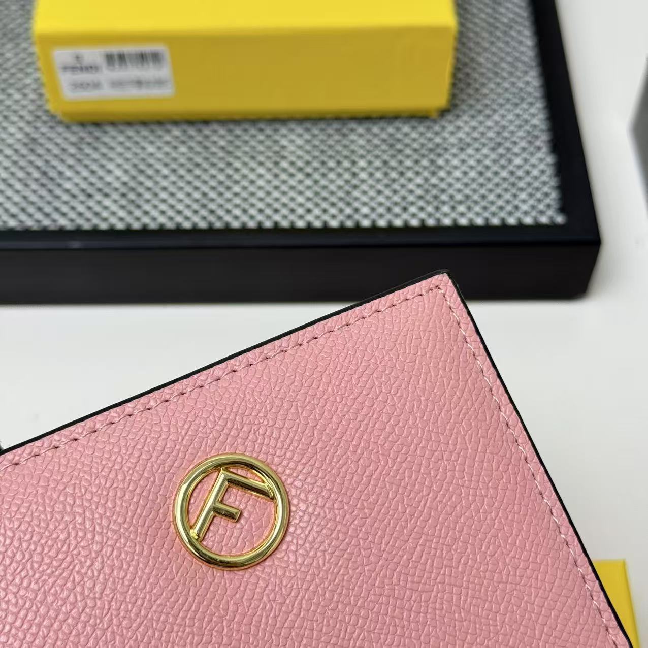 FENDI芬迪 F is Fendi 金标Logo老花FF图案双折翻盖 小牛皮 钱包卡包 女款 棕色,黑