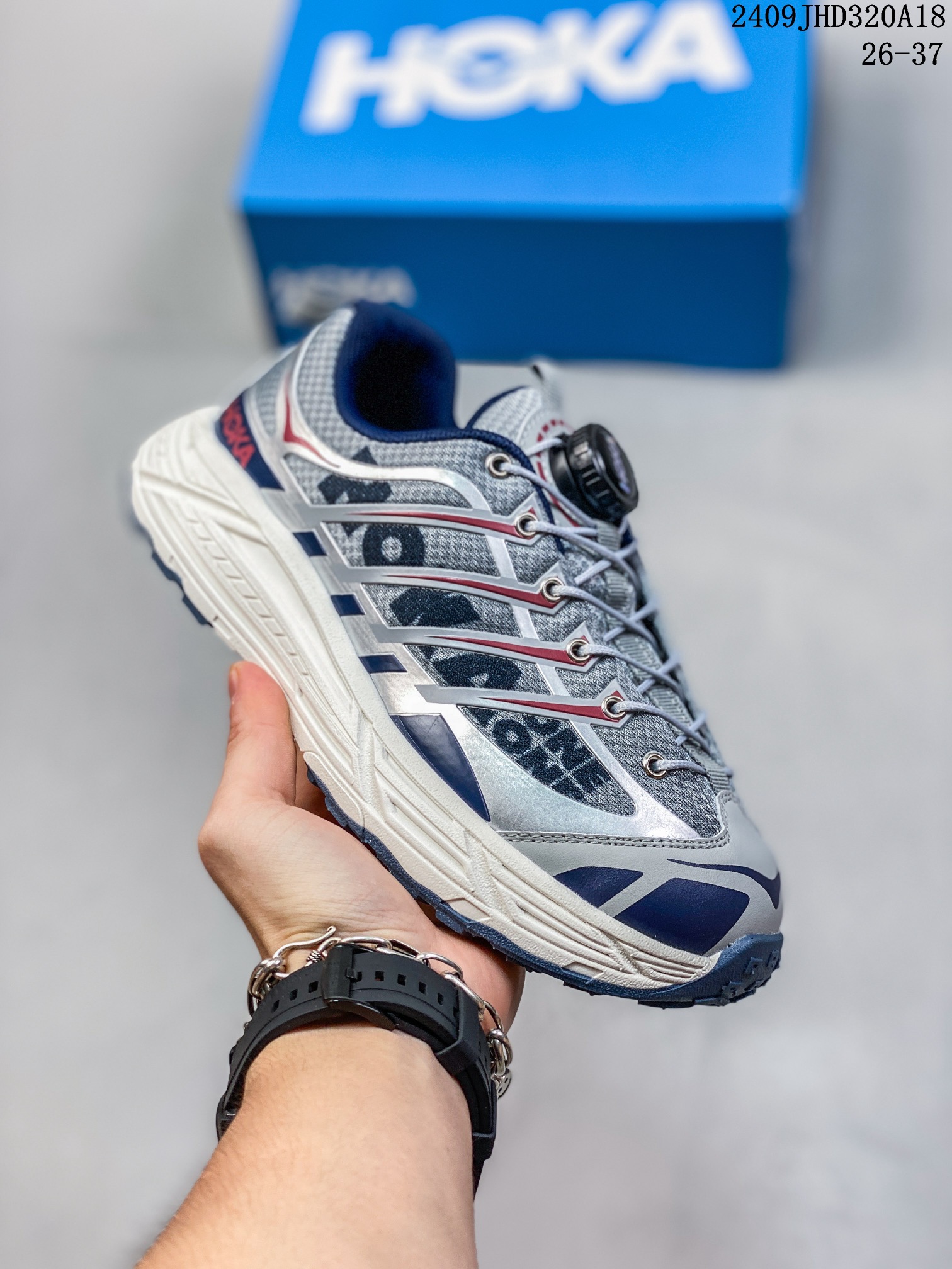 图片[3]-🈴 童鞋系列 玛法特二代 HOKA ONE ONE Mafate Speed 2 Low 轻量低帮户外越野跑鞋 户外山脉越野轻量运动跑鞋。鞋面用轻的无缝架构，鞋带用了弹性不易松脱的扁宽弹性鞋带，轻薄的TPU贴在透气的鞋面上。以阿尔卑斯山脉为主将亮色与蓝色调覆盖在这轮廓之上，前掌与中掌部分进行加宽，橡胶大底，EVA缓震鞋底用滚动平衡技术引导跑者自然步态。 65XIB919 类型： 尺码：26-37 09JHD320A18-选品中心