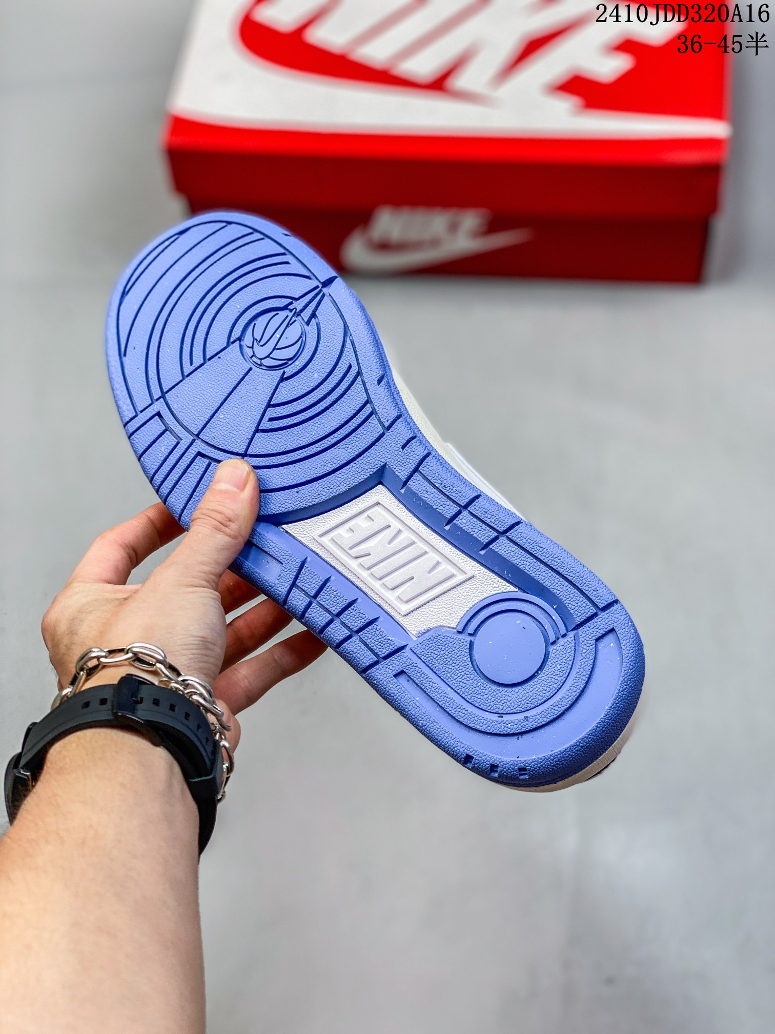 💰150
✅耐克Nike FULL FORCE LO扣篮系列低帮休闲运动滑板板鞋采用软质牛剖皮鞋面材质#正确后跟反口里弧度#原厂中底布正确印刷#鞋垫嵌入缓震乳胶+Sole真气垫装置#原比值开发耐磨橡胶大底❗
货号:FB1362-101
尺码:36 36.5 37.5 38 38.5 39 40 40.5 41 42 42.5 43 44 45
编码:10JDD320A16