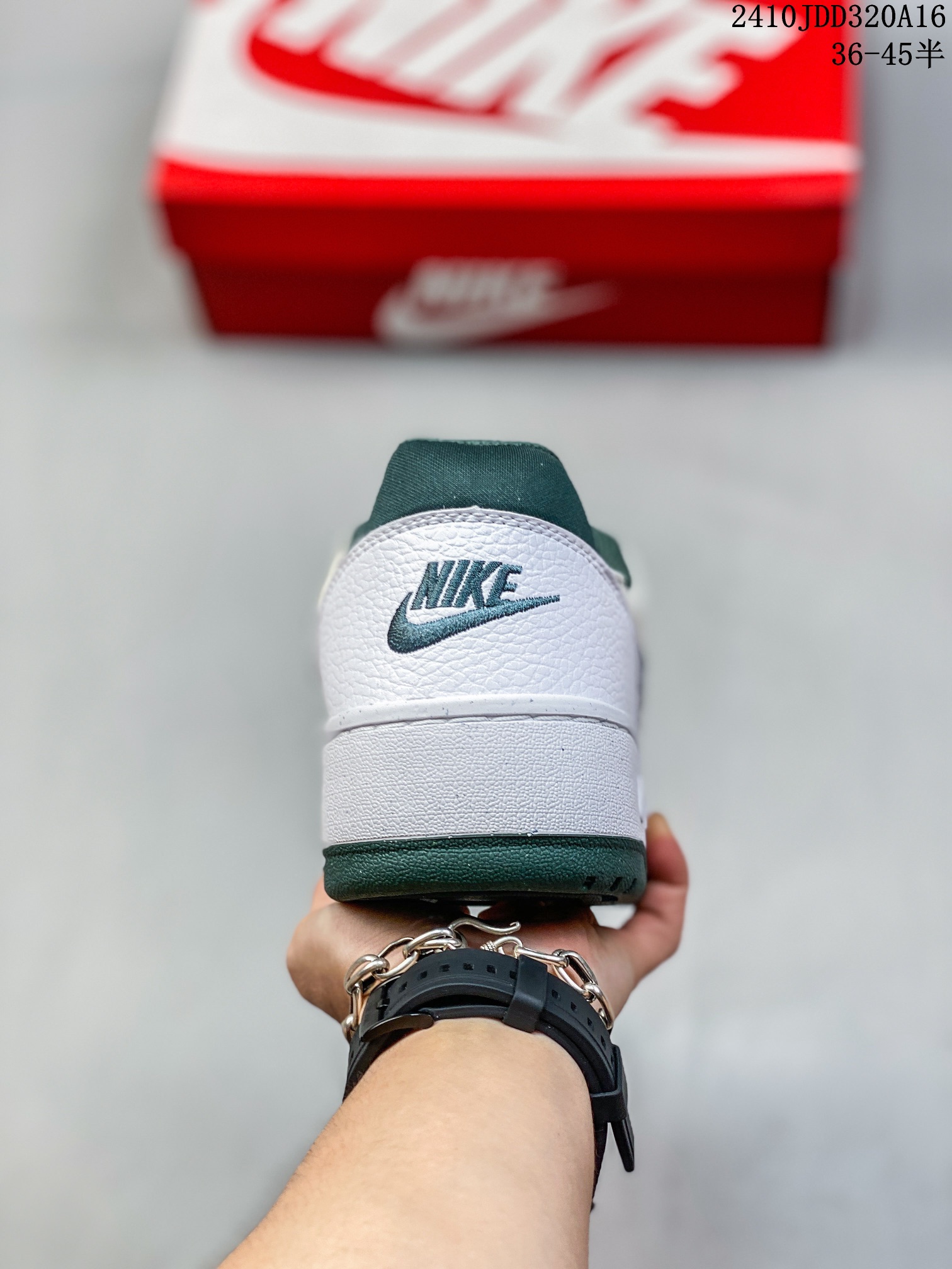 💰150
✅耐克Nike FULL FORCE LO扣篮系列低帮休闲运动滑板板鞋采用软质牛剖皮鞋面材质#正确后跟反口里弧度#原厂中底布正确印刷#鞋垫嵌入缓震乳胶+Sole真气垫装置#原比值开发耐磨橡胶大底❗
货号:FB1362-101
尺码:36 36.5 37.5 38 38.5 39 40 40.5 41 42 42.5 43 44 45
编码:10JDD320A16