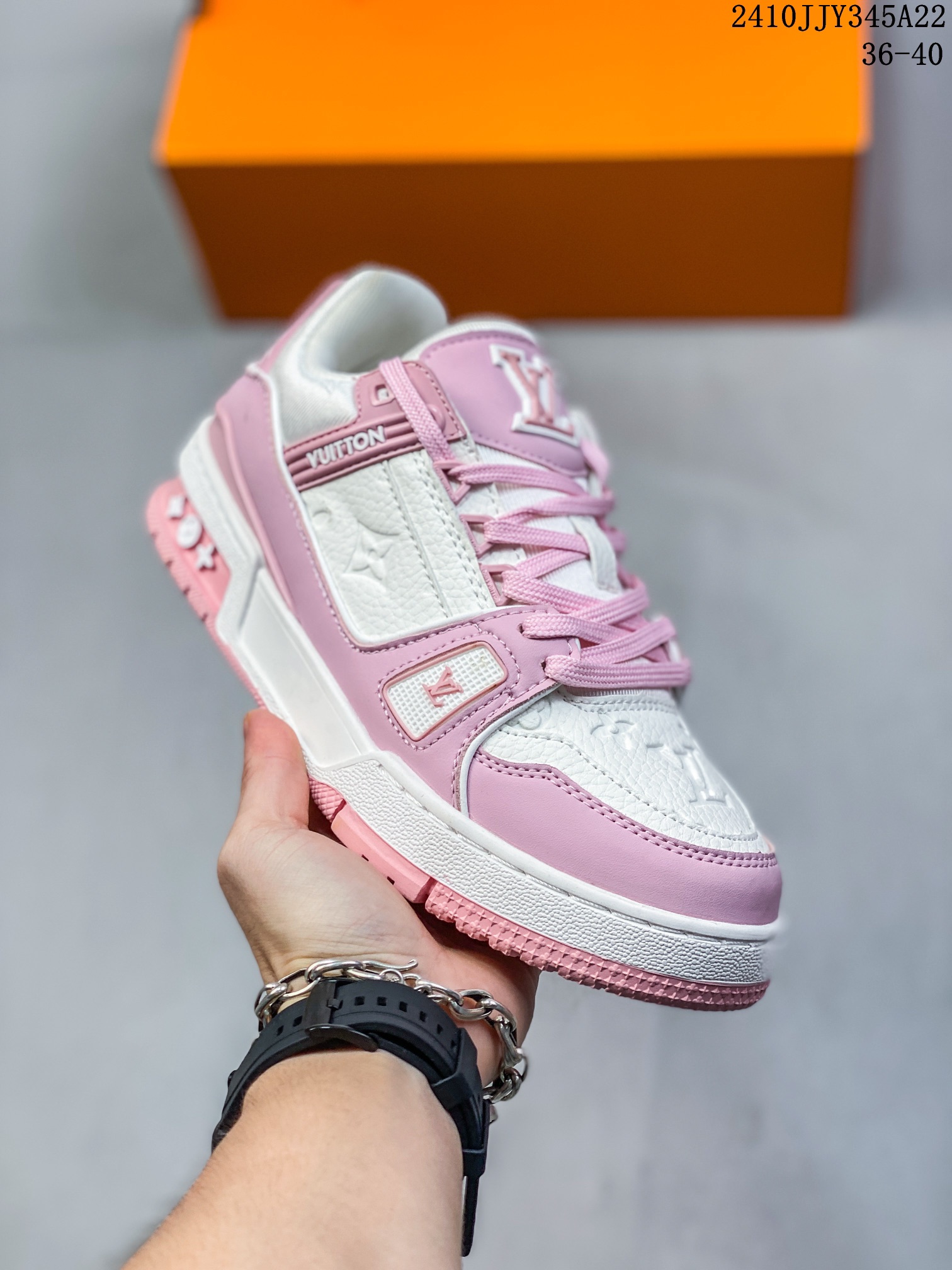 💰110 全新LV路易威登 LV ARCH LIGHT SNEAKER 休闲运动文化百搭篮球板鞋 尺码：36-40