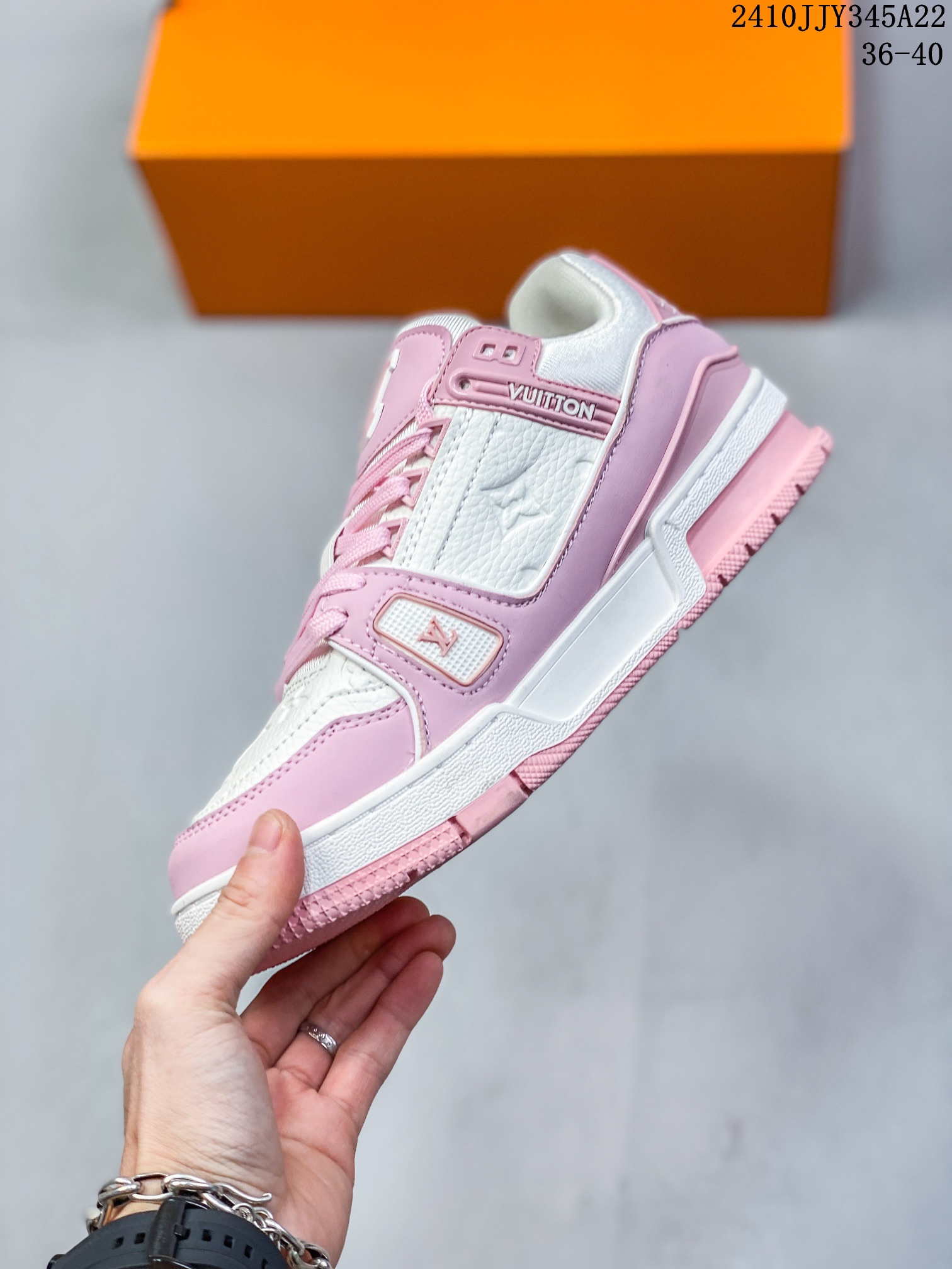 💰110 全新LV路易威登 LV ARCH LIGHT SNEAKER 休闲运动文化百搭篮球板鞋 尺码：36-40