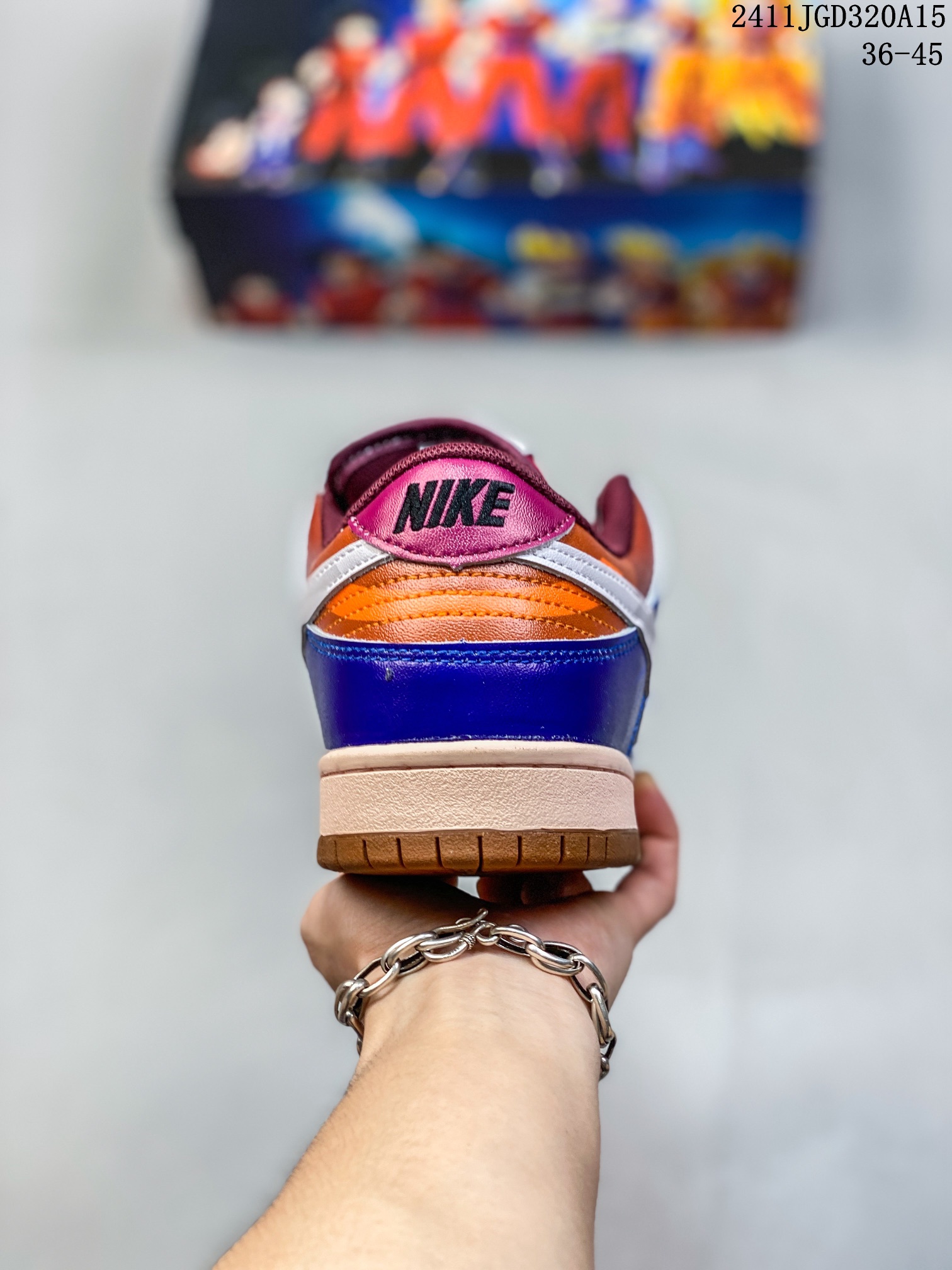 ❤️220包邮//原单代购级别
Nike/耐克 SB七龙珠系列 全新2021版更新数据窄楦翘头版型，采用硬质磨砂革鞋面材质，大厂水平严控清洁度，缜密拉帮中底布，鞋垫嵌EVA缓震物料及背胶，全新窄版翘头耐磨橡胶大底❗️龙珠粉狂喜!定制动漫《七龙珠》贝吉塔配色！Nike SB Dunk Low"DRAGON BALL"扣篮系列低帮休闲运动滑板板鞋“米白宝蓝黄贝吉塔 CZ6501-100
尺码：36-45
编码：11JGD320A15