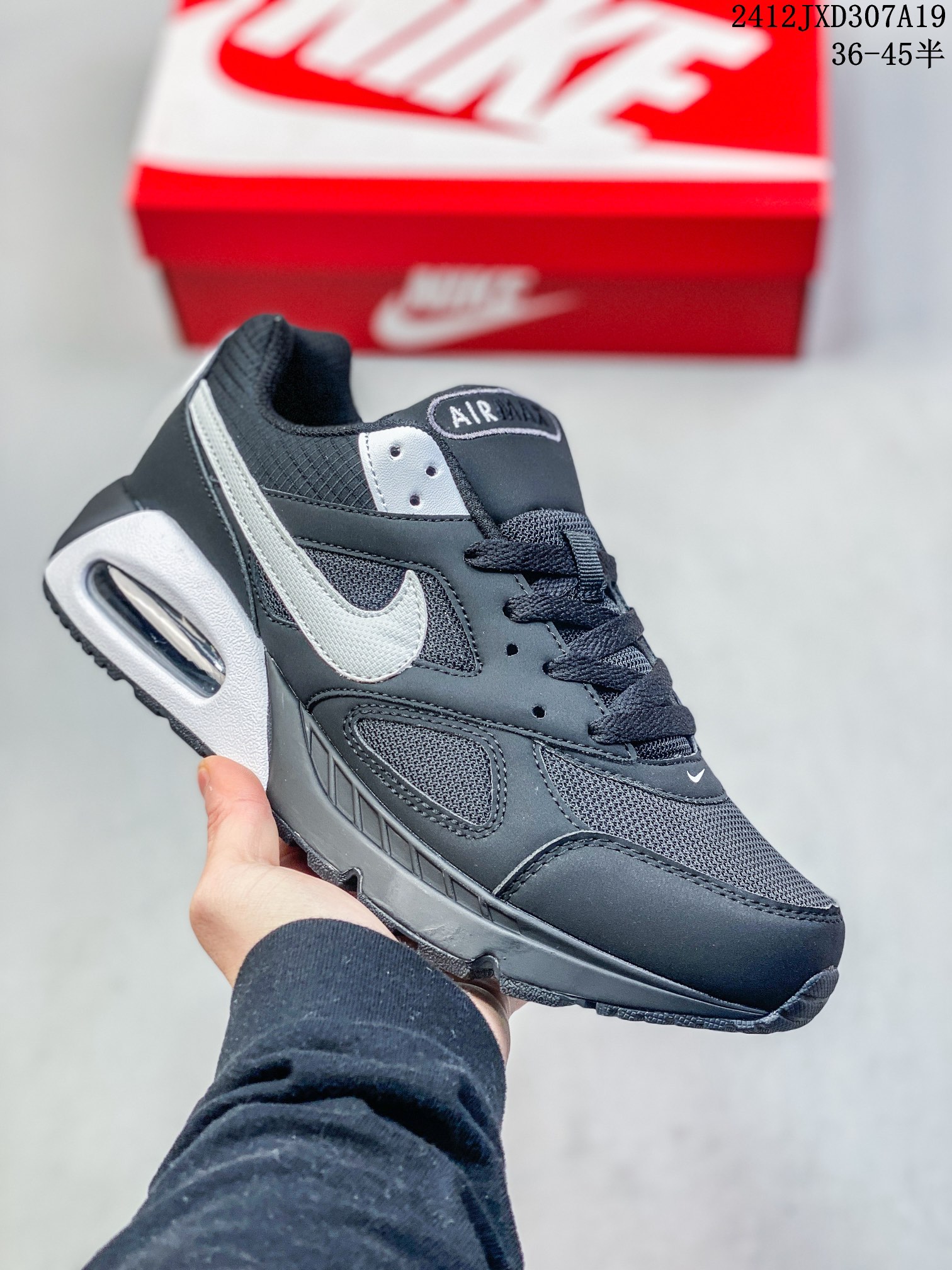 🈴💰140 公司级✅耐克Air Max Correlate 男女子气垫缓震耐磨运动鞋时尚潮流休闲透气跑步鞋 选用网眼鞋面，脚感舒适透气。鞋舌、鞋侧及后跟处饰有品牌标识，简约大气又时尚。采用经典系带开合方式，可自由调节松紧度。泡棉中底搭载Max Air气垫，具有良好的回弹性及缓震性能。橡胶外底可防滑耐磨，提升抓地力。 透气鞋面搭配耐穿覆面，带来复古风格外观 Max Air 缓震设计，打造轻盈灵敏的响应性能 橡胶华夫格外底，铸就出众抓地力 柔软的泡棉中底，轻盈缓震 12JXD307A19