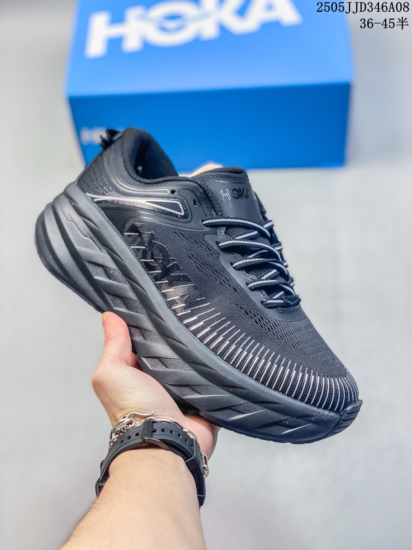 🈴💰220
简介：“飞要这么厚”跑者解压神器，美国新兴跑鞋品牌HOKA ONE ONE Bondi 7 Low 邦迪7代系列 低帮厚底轻量休闲运动慢跑鞋1110530
尺码：见图
编码：05JJD346A08