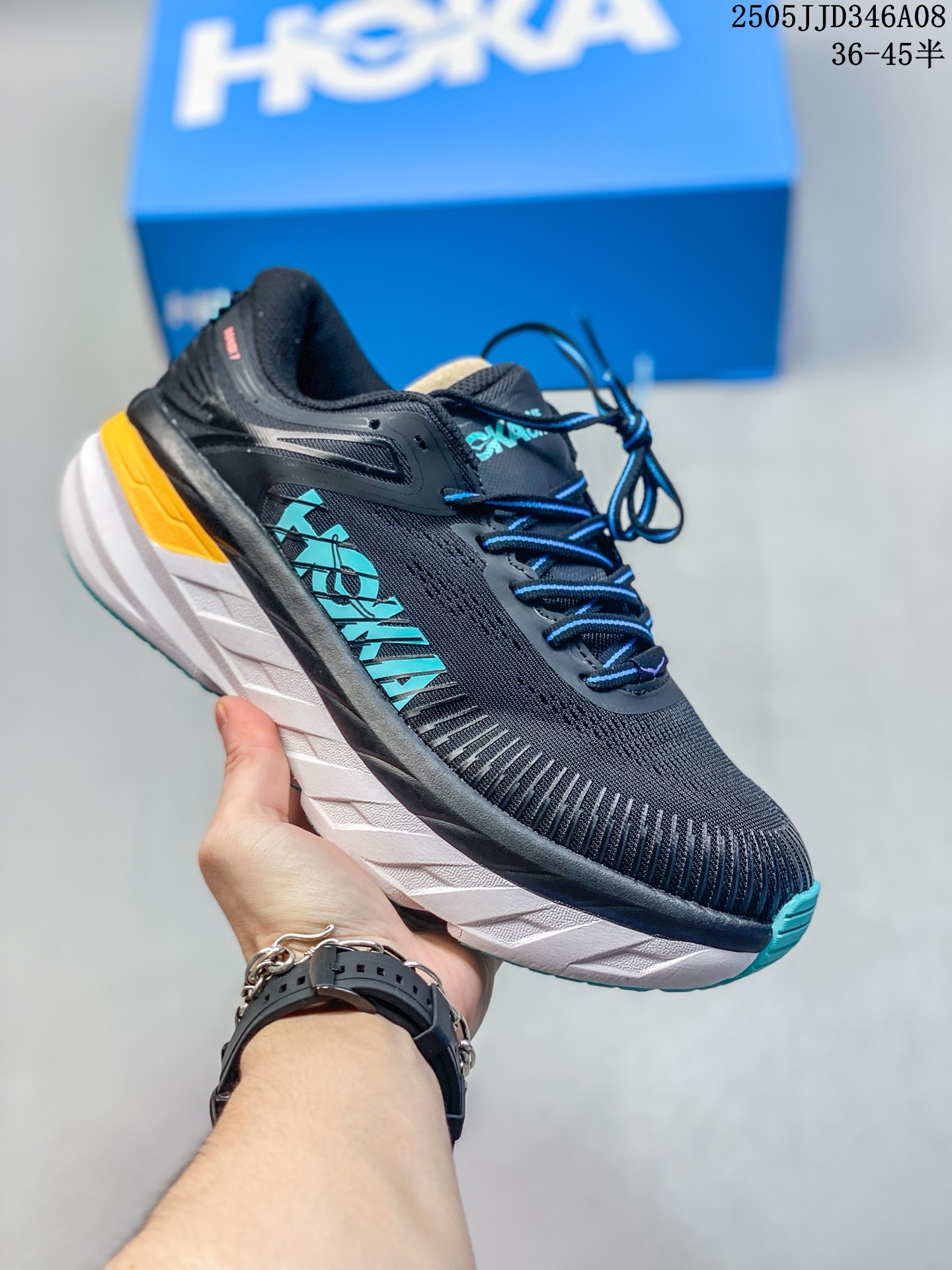 🈴💰220
简介：“飞要这么厚”跑者解压神器，美国新兴跑鞋品牌HOKA ONE ONE Bondi 7 Low 邦迪7代系列 低帮厚底轻量休闲运动慢跑鞋1110530
尺码：见图
编码：05JJD346A08