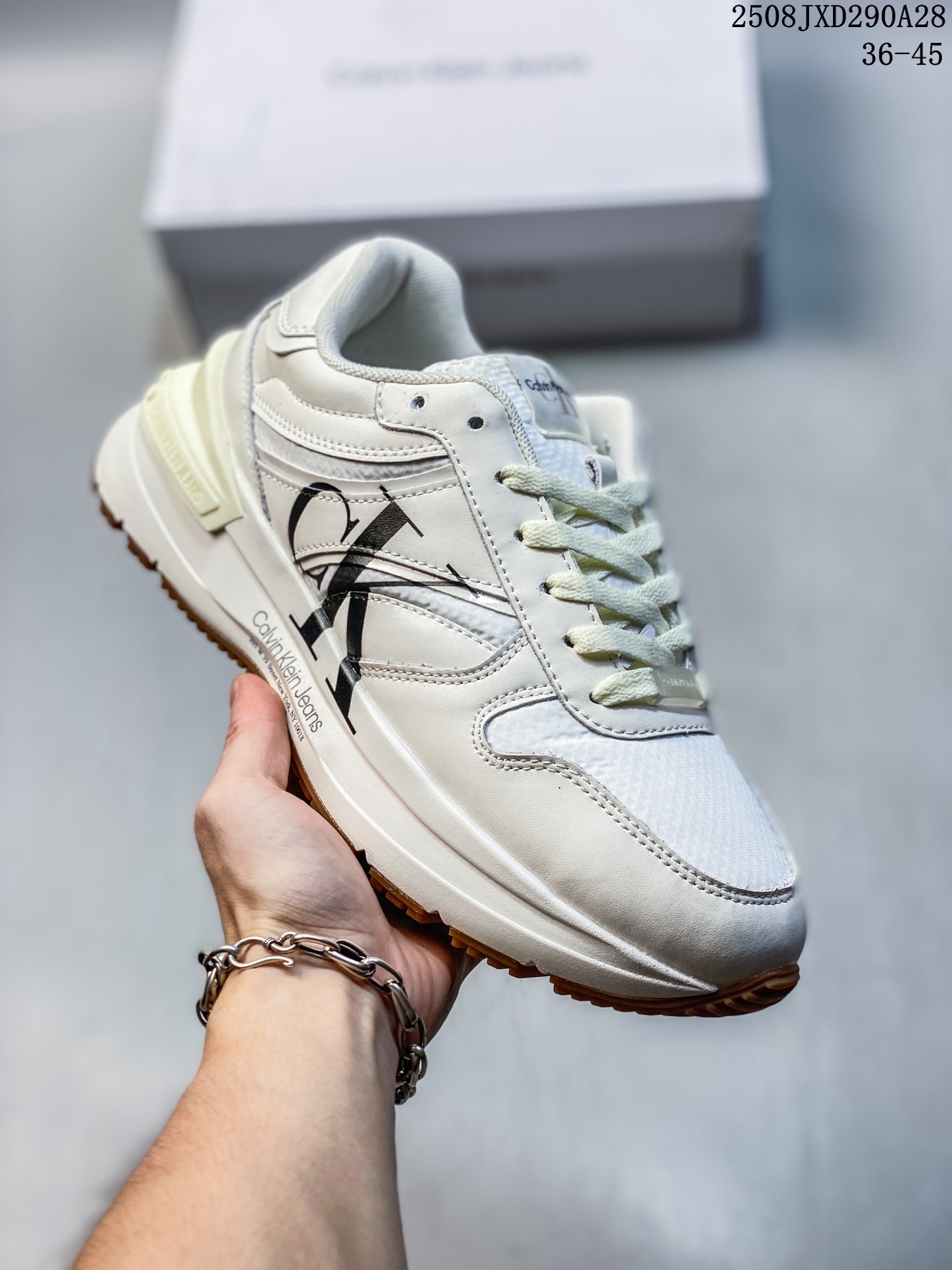 💰140
✅CK光端支线打造，美国个性时尚品牌-卡尔文·克莱恩Calvin Klein Sneakers休闲百搭板鞋 

类型：男鞋
码数：40 41 42 43 44 45如图
编码：08JXD290A28