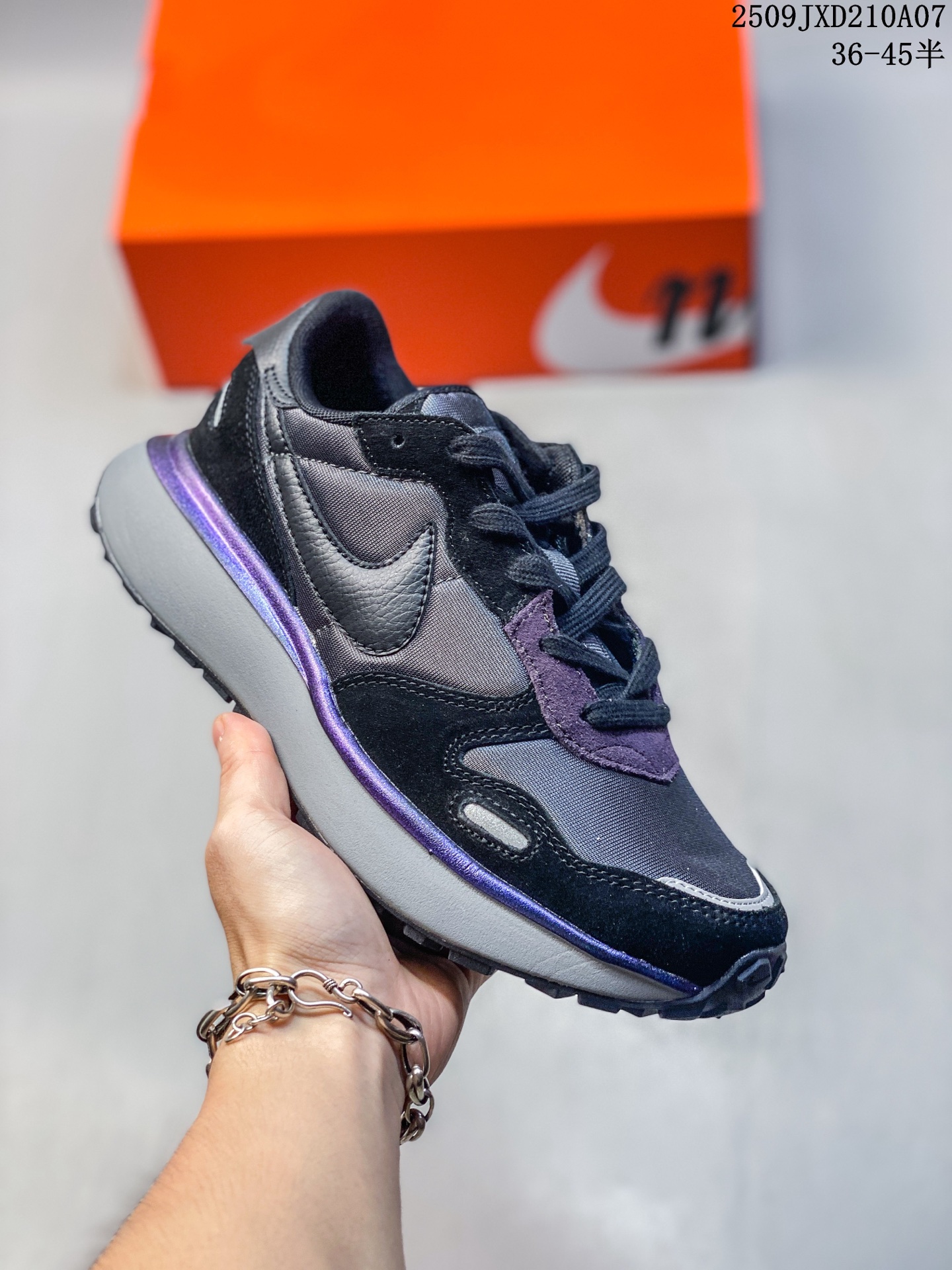 🈴️💰140
Nike Phoenix Waffle 华夫50周年系列华夫复古休闲运动慢跑鞋 后跟TPU独家4块滑块模具 夏季热门款 网面透气休闲跑步鞋 
尺码：36 36.5 37.5 38 38.5 39 40 40.5 41 42 42.5 43 44 45 
编码：09JXD210A08