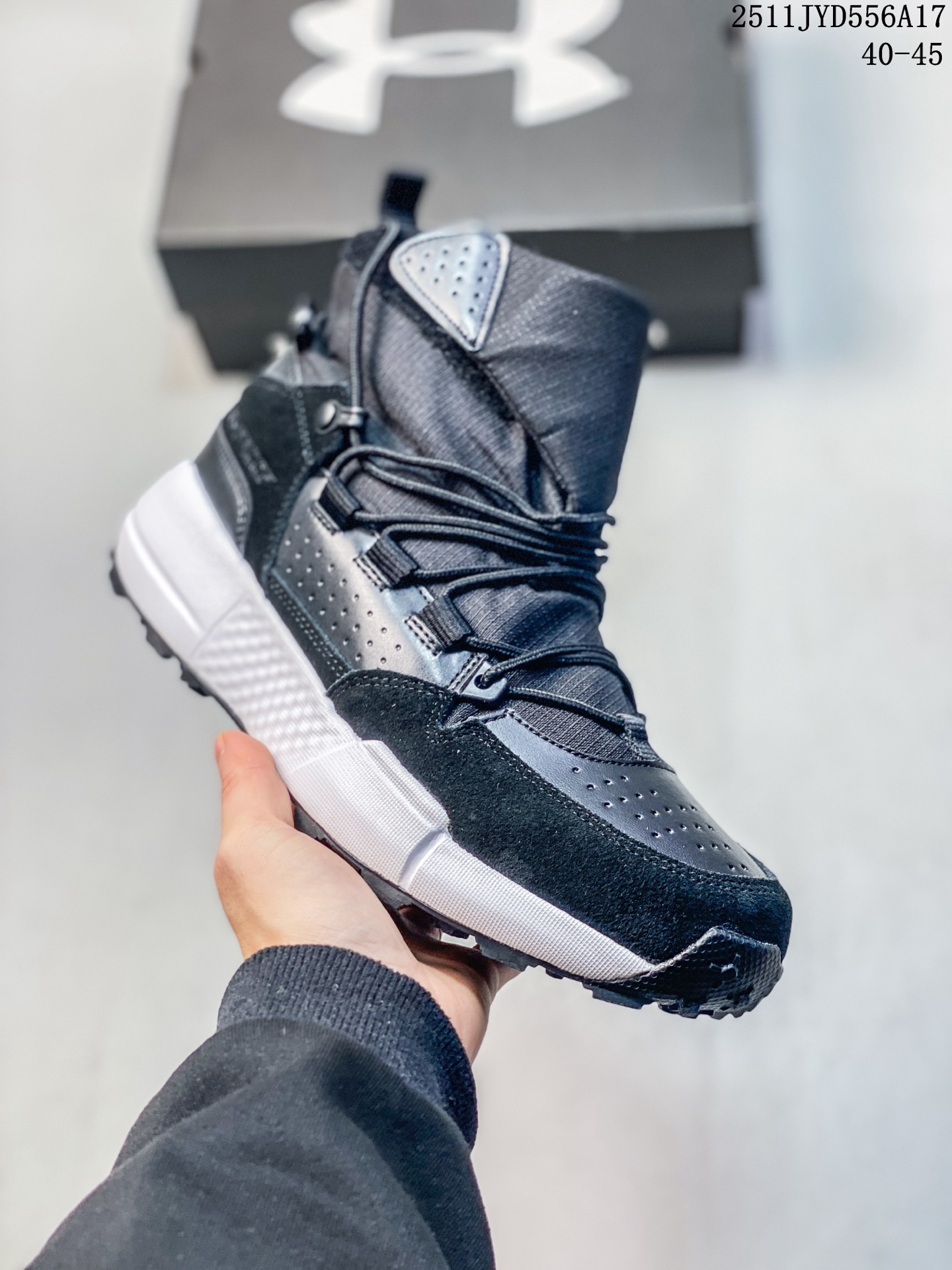 🈴️💰170 简介:真标✅Under Armour UA Loadout Trek 安德玛 保暖防滑 户外越野防水功能鞋 鞋款利用机能 户外 复古元素将都市型格与户外机能无缝结合 既能自由穿梭于城市的钢筋水泥之间 也能轻松演绎山系潮流搭配 全粒面皮革结合模压鞋口 提升持久耐穿度 直至鞋头的鞋带设计 舒适灵活的调节 货号:3027681-200 尺码:40-45 11JYD556A17