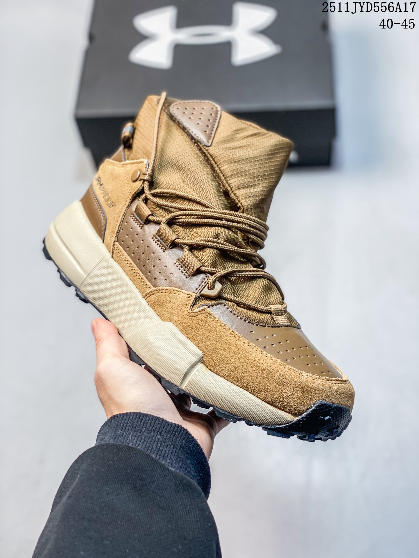 💰170 简介:真标✅Under Armour UA Loadout Trek 安德玛 保暖防滑 户外越野防水功能鞋 鞋款利用机能 户外 复古元素将都市型格与户外机能无缝结合 既能自由穿梭于城市的钢筋水泥之间 也能轻松演绎山系潮流搭配 全粒面皮革结合模压鞋口 提升持久耐穿度 直至鞋头的鞋带设计 舒适灵活的调节 货号:3027681-200 尺码:40-45 11JYD556A17