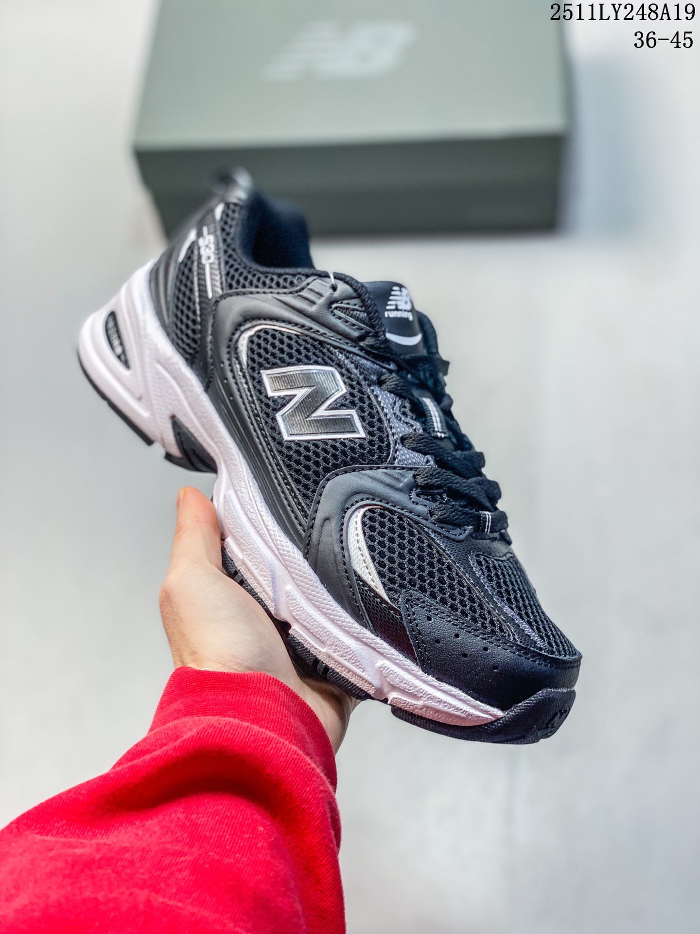 💰105
✅New Balance MR530系列  复古老爹风网布跑步休闲运动鞋
11LY248A19