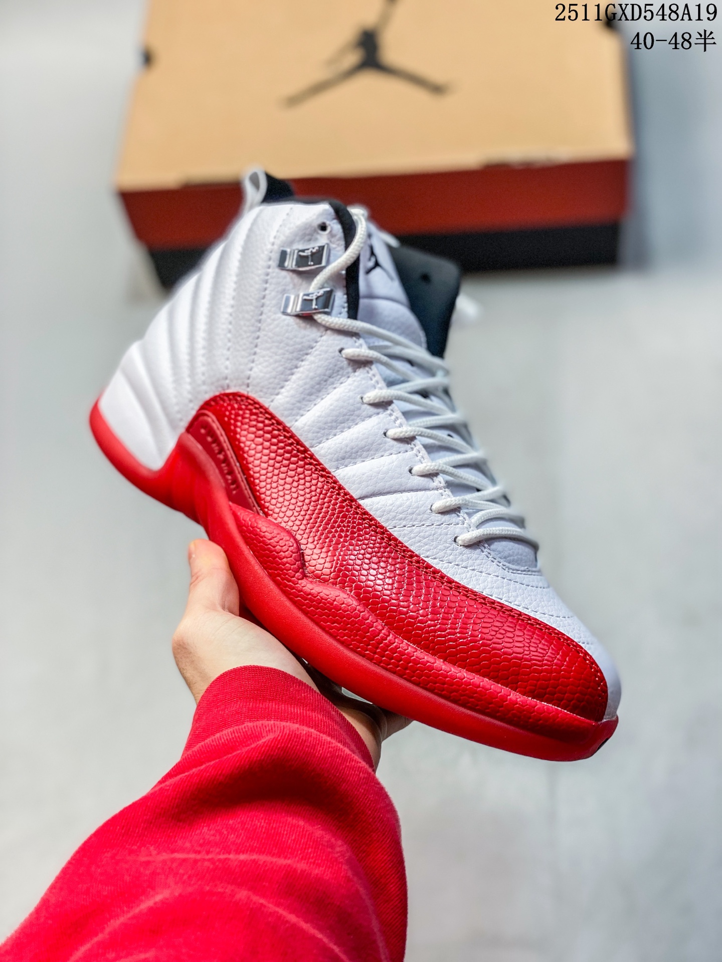 💰230公司级真标半码 耐克 AJ 乔丹12代 Nike Air Jordan 12 Retro 篮球鞋 真碳含气垫 aj12代 复刻男子运动鞋,重现设计师汀克·哈特菲尔德广受赞誉的 1996 年鞋款设计,后者率先将 Zoom Air 缓震配置引入经典系列。鞋面采用优质材料,打造当季潮流风范。优质材质组合鞋面,实现出色耐穿性,泡绵中底搭载全掌型 Zoom Air 缓震配置,塑就出众回弹的缓震效果,碳纤维稳定片,橡胶外底。
码数:40-48含半码