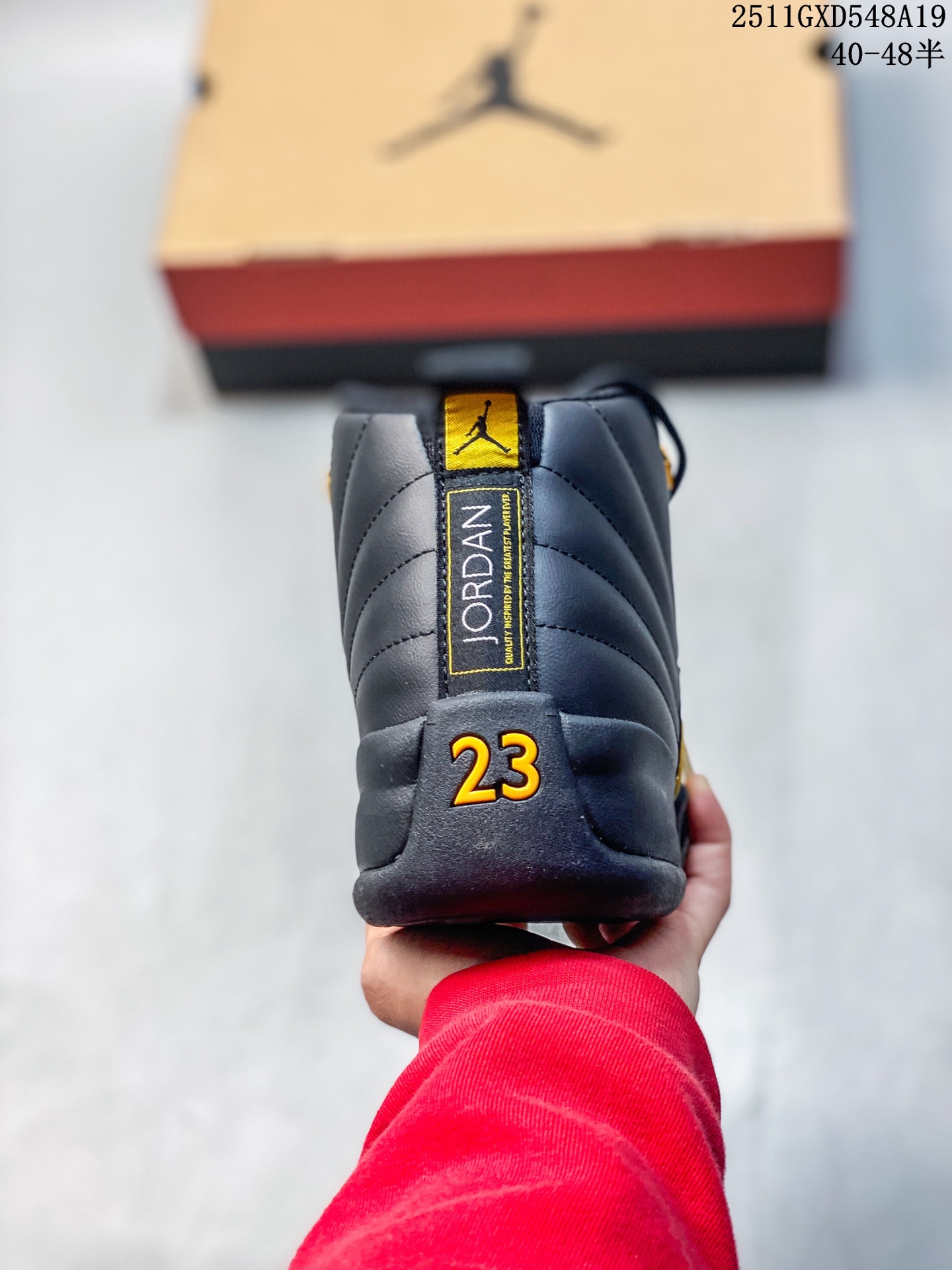 💰230公司级真标半码 耐克 AJ 乔丹12代 Nike Air Jordan 12 Retro 篮球鞋 真碳含气垫 aj12代 复刻男子运动鞋,重现设计师汀克·哈特菲尔德广受赞誉的 1996 年鞋款设计,后者率先将 Zoom Air 缓震配置引入经典系列。鞋面采用优质材料,打造当季潮流风范。优质材质组合鞋面,实现出色耐穿性,泡绵中底搭载全掌型 Zoom Air 缓震配置,塑就出众回弹的缓震效果,碳纤维稳定片,橡胶外底。
码数:40-48含半码