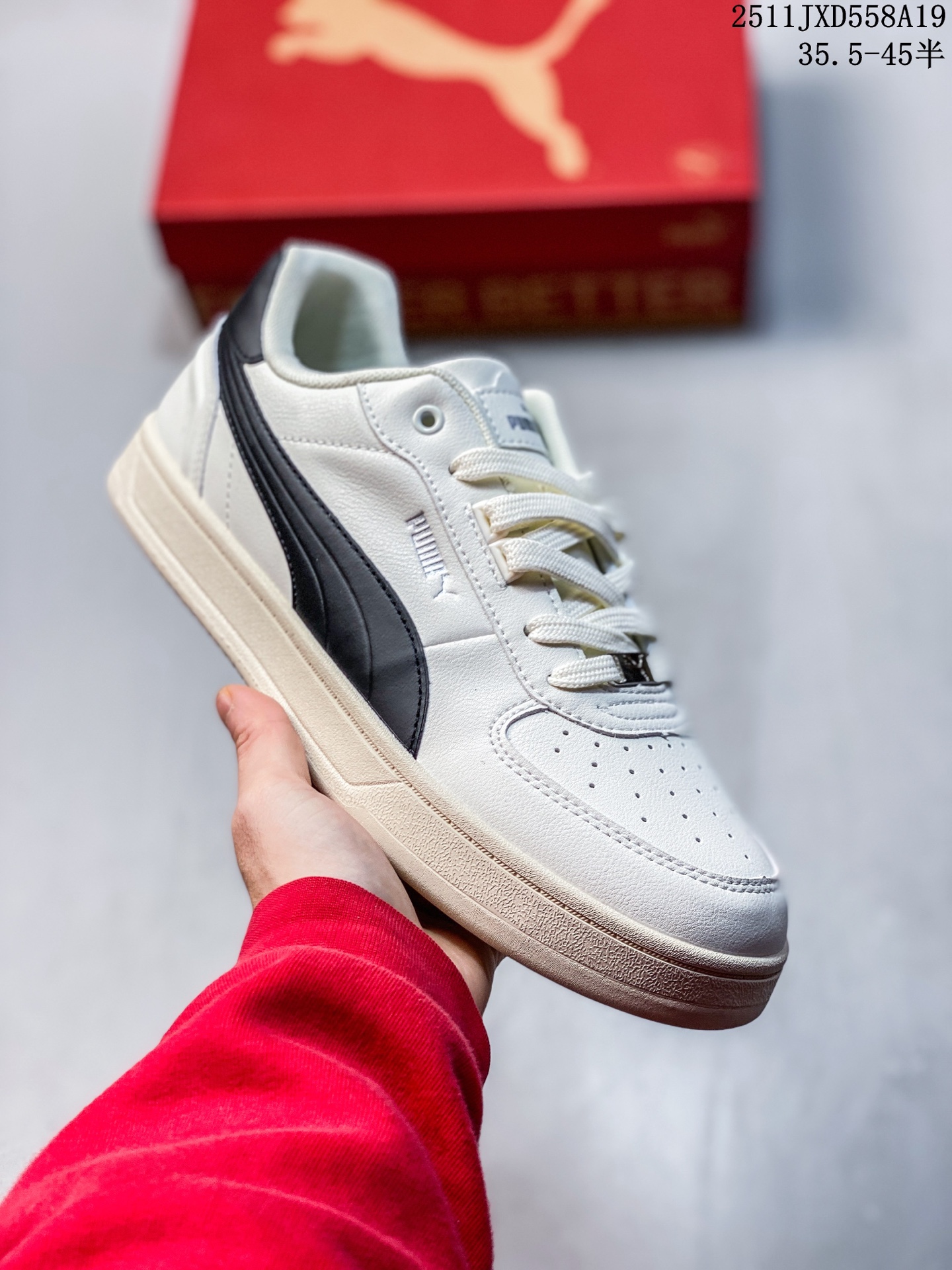 💰160
PUMA彪马 Caven 2.0 舒适百搭 耐磨轻便 低帮 生活休闲鞋 男女同款 米色，全新款 Slipstream Laces，采用不同颜色皮革的拼接，视觉层次感相当丰富，配合轻微氧化的缝线大底和扁宽的粗鞋带，历久弥新的复古感呼之欲出，鞋帮侧面缀有 Slipstream 字样和 Puma 小 Logo，细节亦十分到位。

类型：男女鞋
货号：395016-15
11JXD558A19