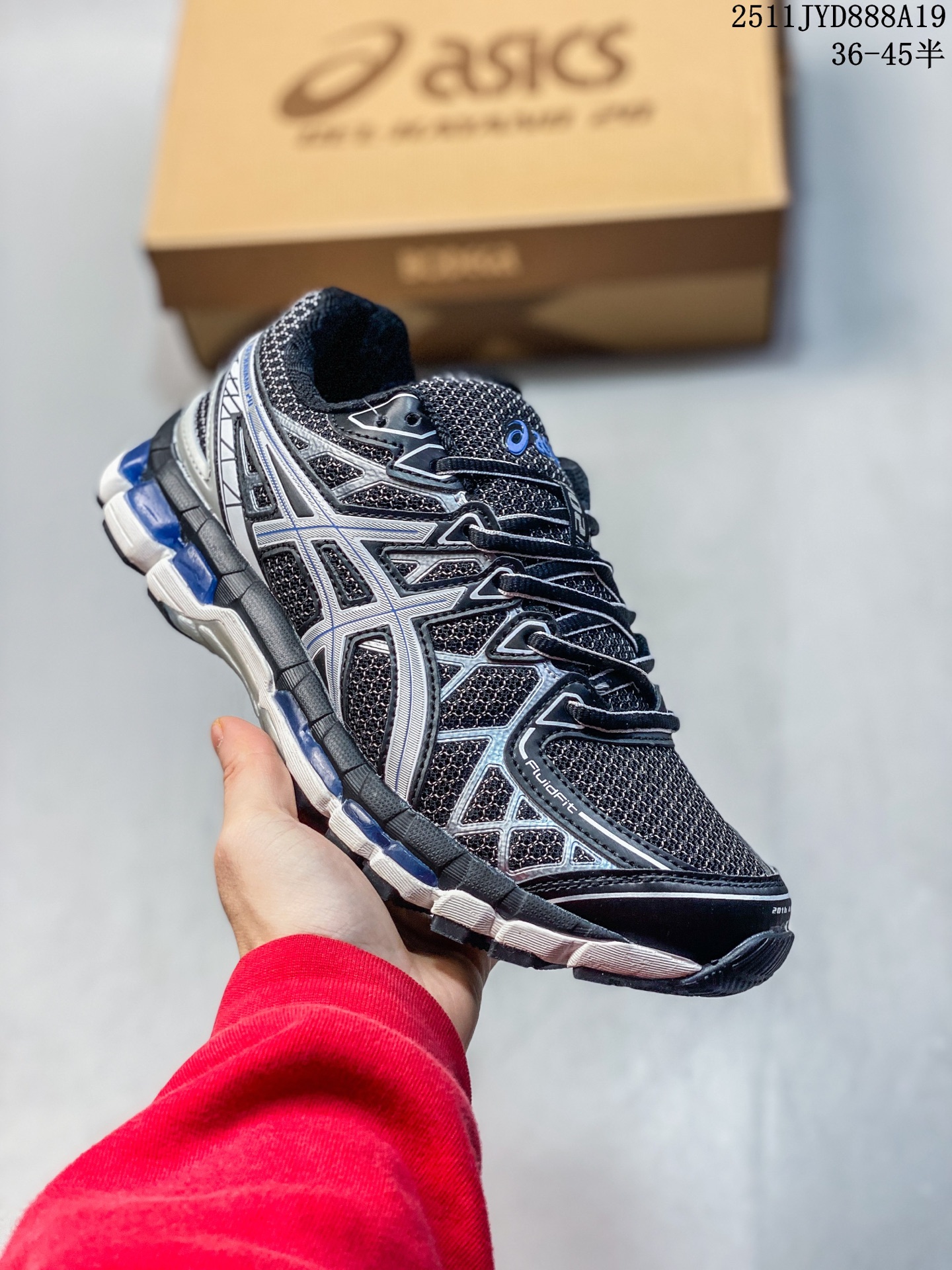 💰170
Asics Gel-Kayano 20
亚瑟士运动休闲透气专业跑鞋 
采用工程弹性双层再生针织密度鞋面材质
后跟3D可视GEL缓震乳胶物料
升级FF BLAST PLUS全新缓震中底部位科技材质
外置高耐磨橡胶外底 稳步升级,跑出节奏
11JYD888A19