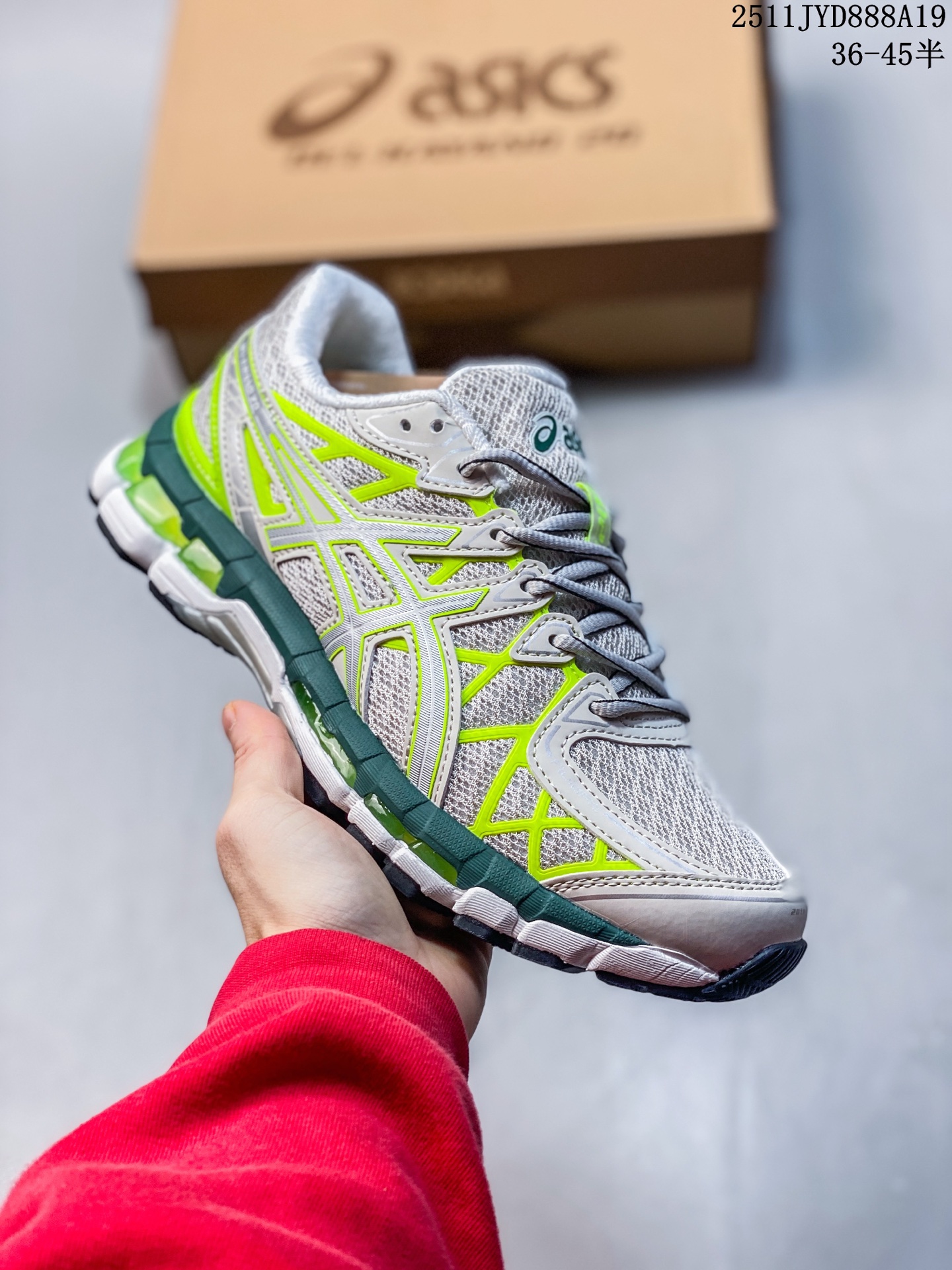 💰170
Asics Gel-Kayano 20
亚瑟士运动休闲透气专业跑鞋 
采用工程弹性双层再生针织密度鞋面材质
后跟3D可视GEL缓震乳胶物料
升级FF BLAST PLUS全新缓震中底部位科技材质
外置高耐磨橡胶外底 稳步升级,跑出节奏
11JYD888A19