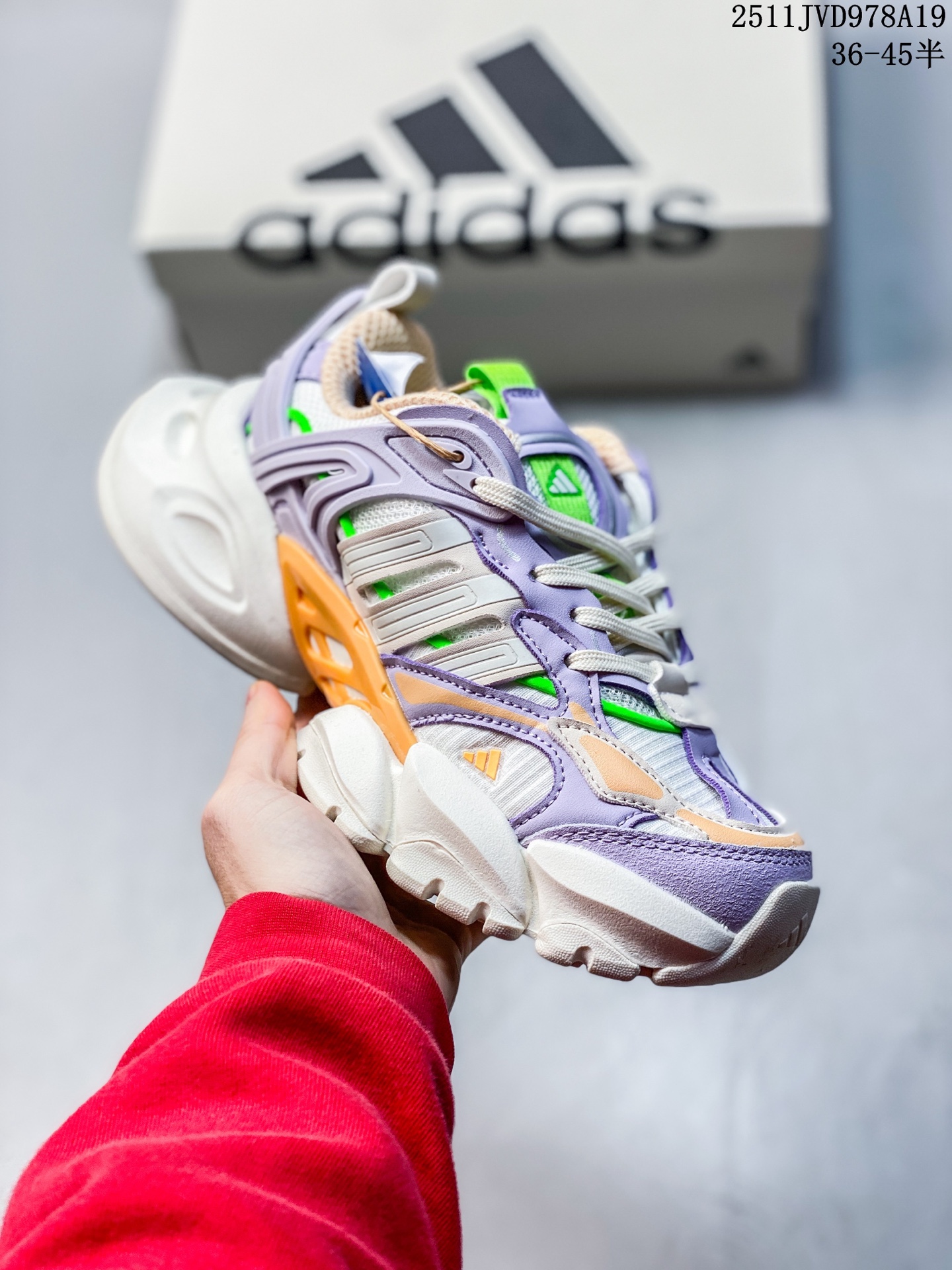 💰190
公司级✅Adidas XLG RUNNER DELUXE系列阿迪达斯 低帮增高复古中性休闲运动老爹鞋
鞋面由轻薄透气的网布制成 提供卓越的空气流通性能 中底使用品牌独有的Bounce缓震技术 帮助减少地面对关节的冲击力 提升整体的舒适性 鞋子的设计风格简约大气 同时兼顾功能性和美感 适用于各种场景
货号:IH7802
Size:36 36.5 37 38 38.5 39 40 40.5 41 42 42.5 43 44 45
ID:JHD212-AZD
11JVD978A19