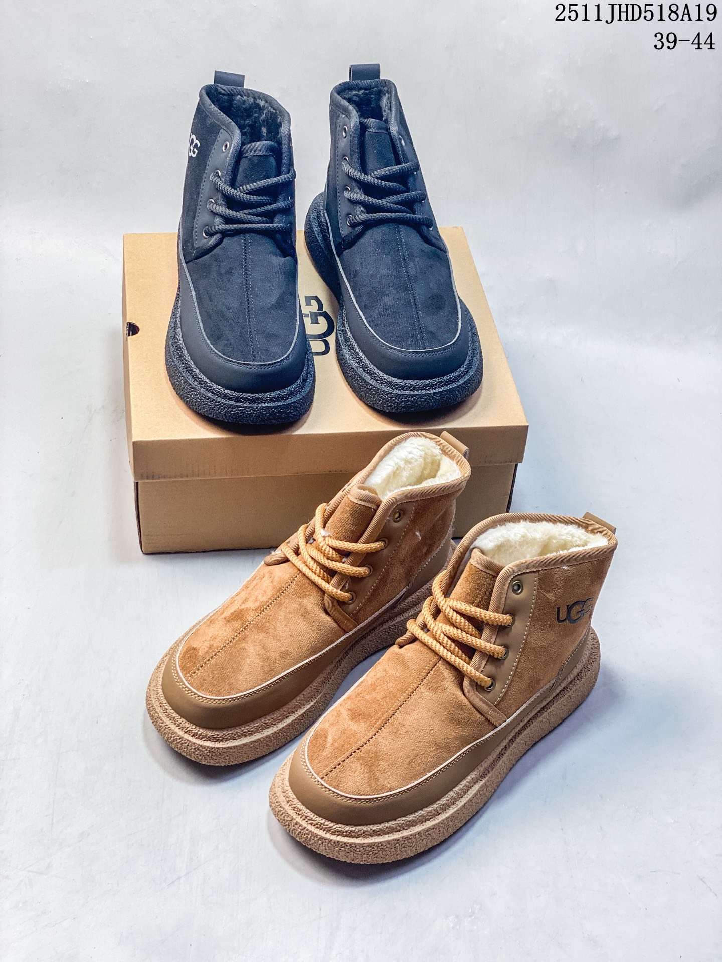 🈴️💰150
UGG/雪地靴 UGG Heritage Utility Sneaker 传统实用运动鞋 UGG元素与经典运动鞋的氛围相结合，融合了传统与创新。鞋面采用全粒皮革和麂皮完成。采用来自甘蔗的EVA材质制作的鞋底，拥有发挥出色的抓地力 
11JHD518A19