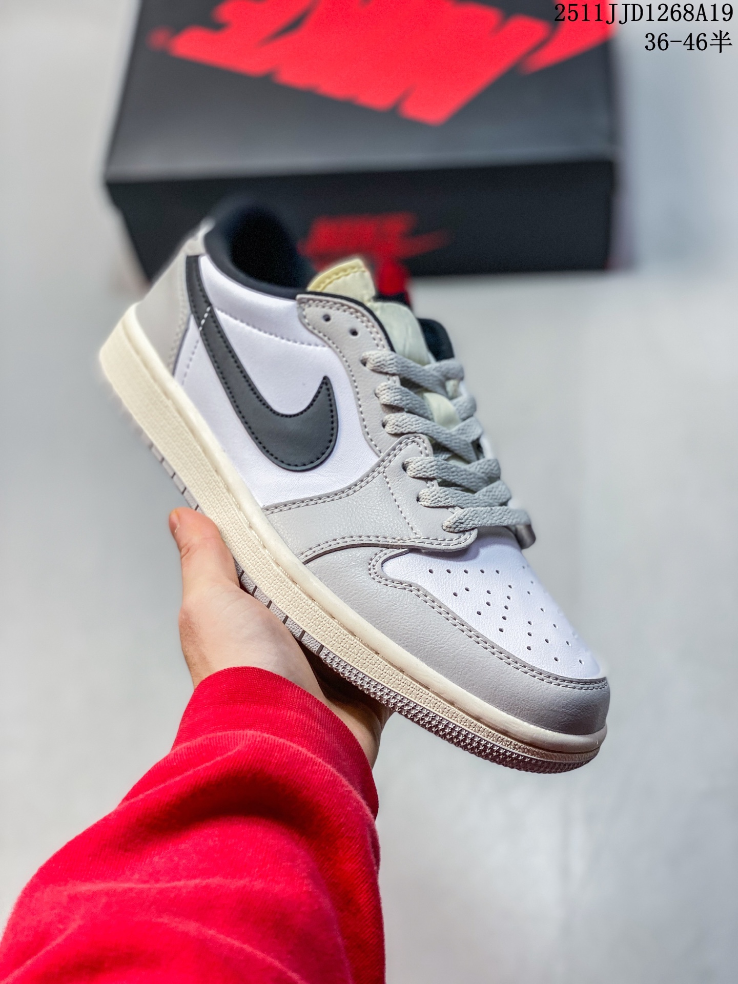 💰130
Air Jordan 1 Low
AJ1乔1低帮休闲板鞋 同步官方配色
原档冲孔鞋头 正确满胶鞋垫 四线拉帮 原厂织唛标 鞋舌高弹海绵填充。
Size: 36 36.5 37.5 38 38.5 39 41 42 42.5 43 44 44.5 45 46
11JJD1268A19