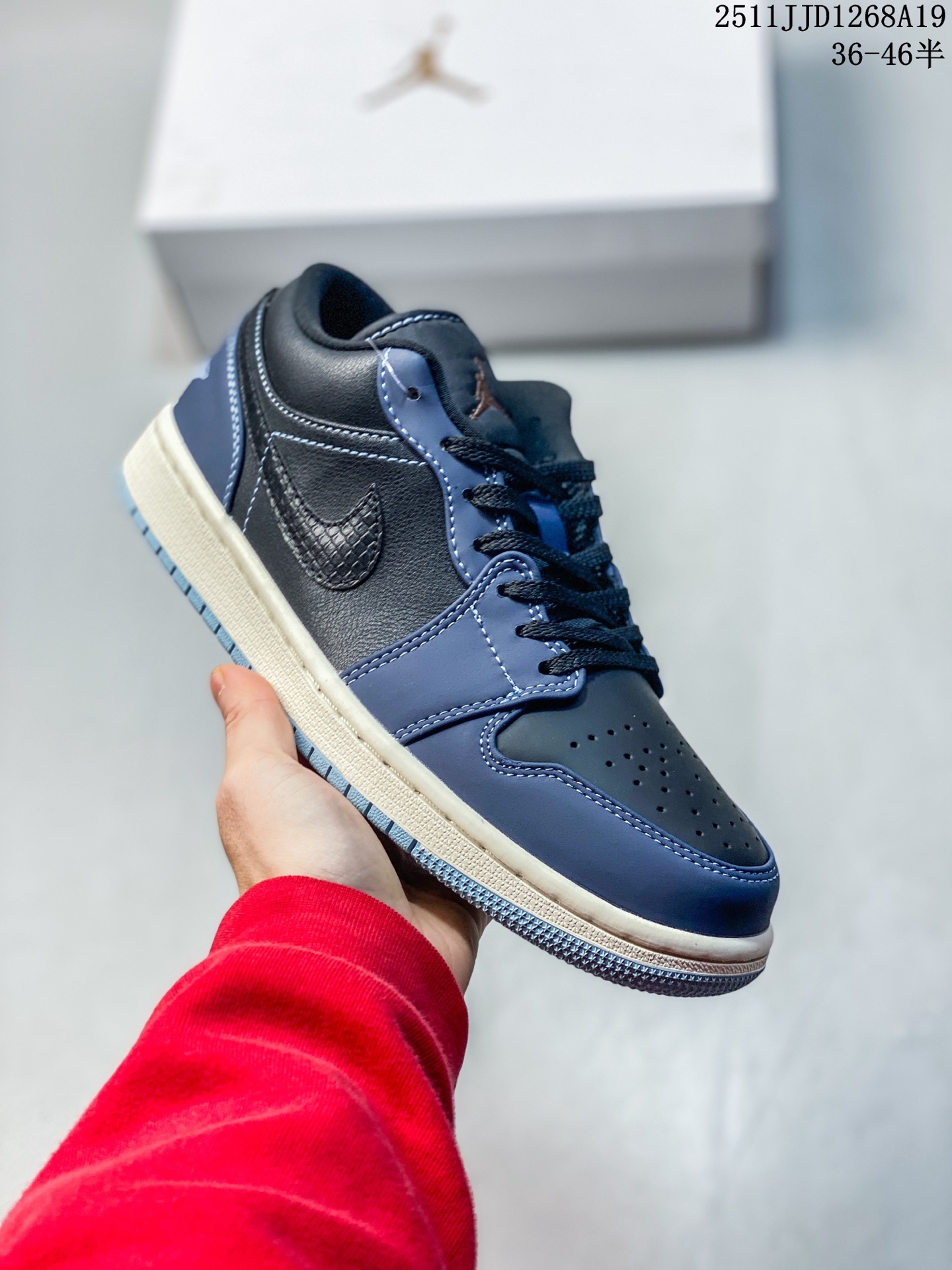 💰130
Air Jordan 1 Low
AJ1乔1低帮休闲板鞋 同步官方配色
原档冲孔鞋头 正确满胶鞋垫 四线拉帮 原厂织唛标 鞋舌高弹海绵填充。
Size: 36 36.5 37.5 38 38.5 39 41 42 42.5 43 44 44.5 45 46
11JJD1268A19